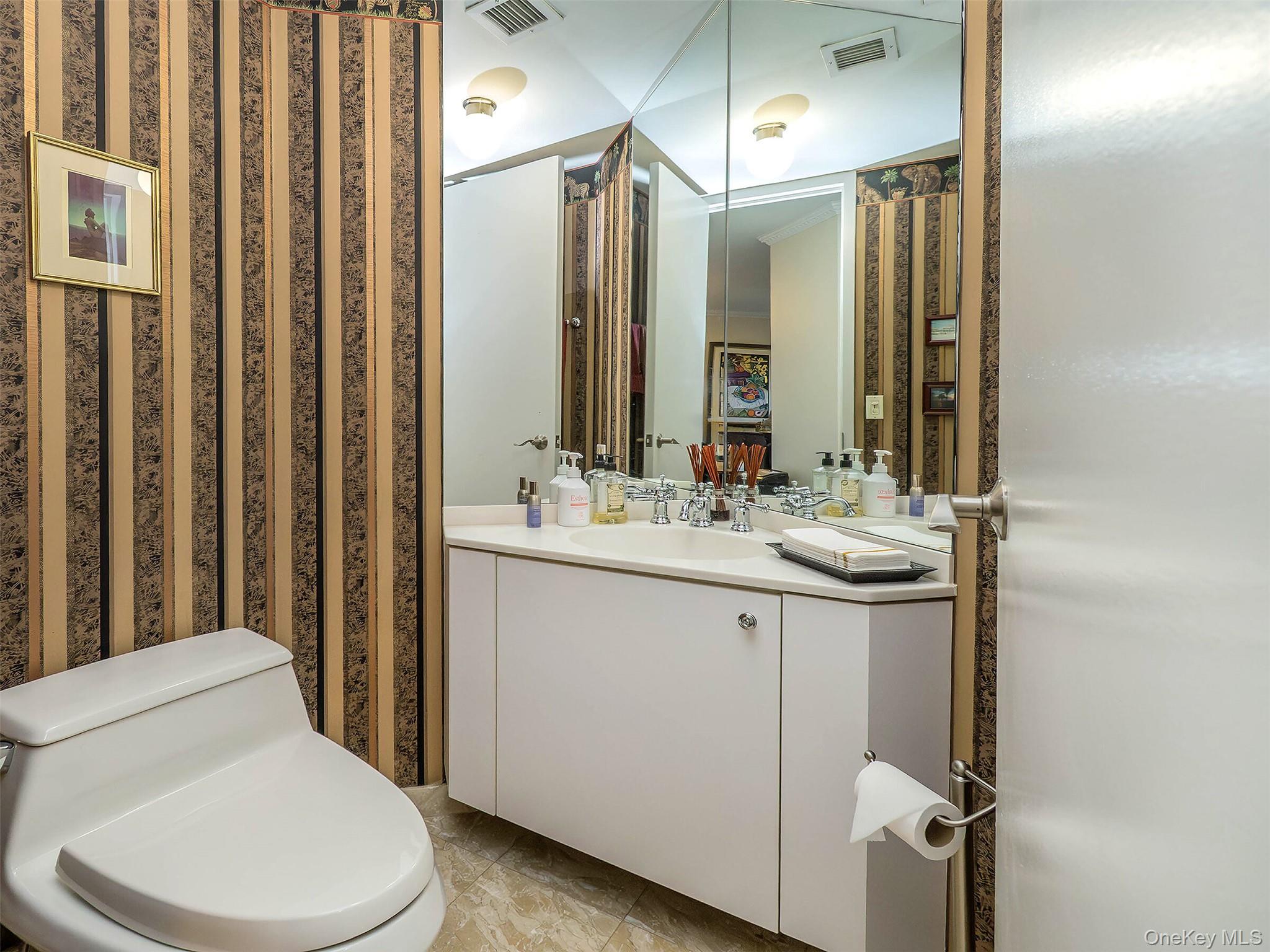 100 Hilton Avenue # 607E, Garden City, NY 11530