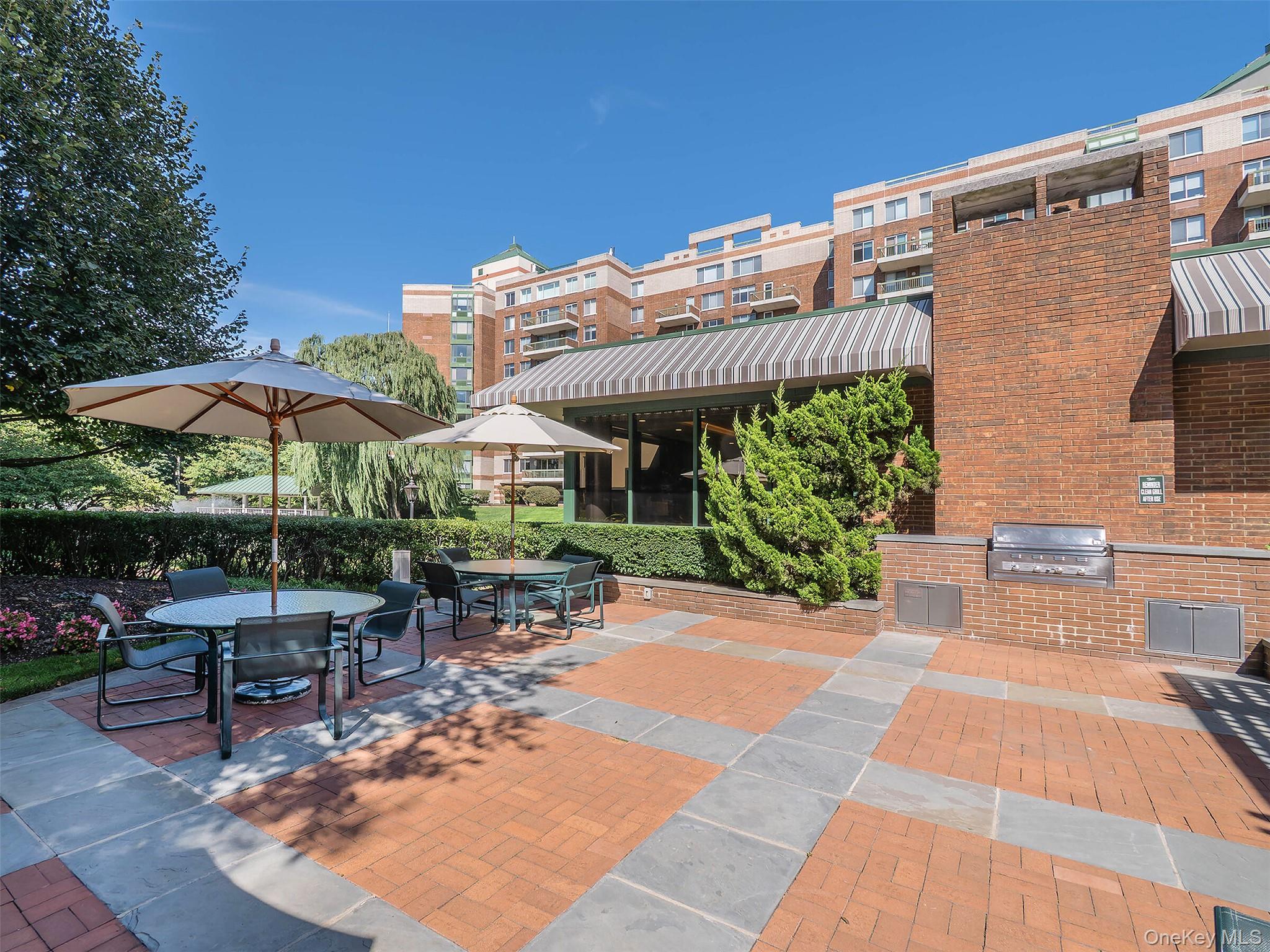 100 Hilton Avenue # 607E, Garden City, NY 11530