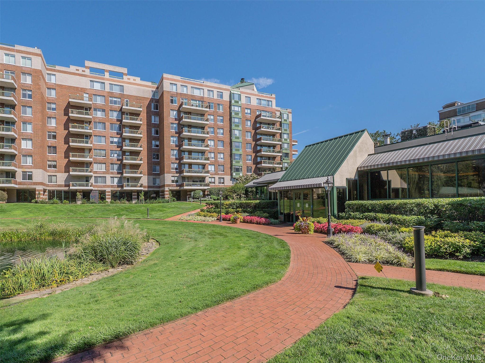 100 Hilton Avenue # 607E, Garden City, NY 11530