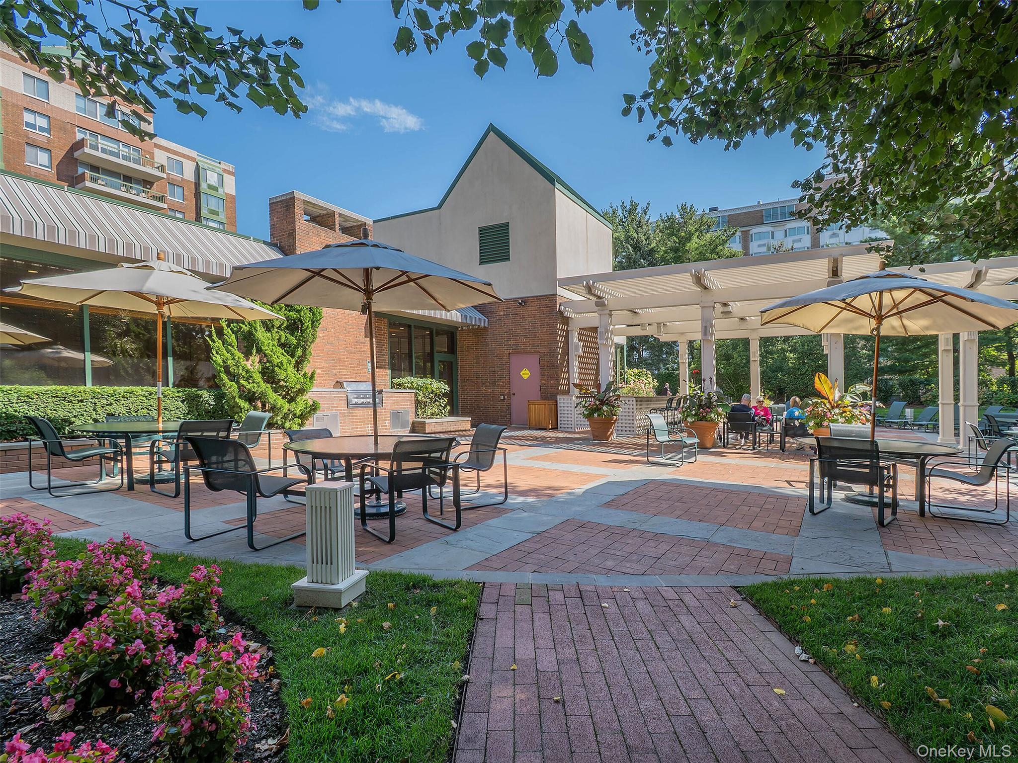 100 Hilton Avenue # 607E, Garden City, NY 11530