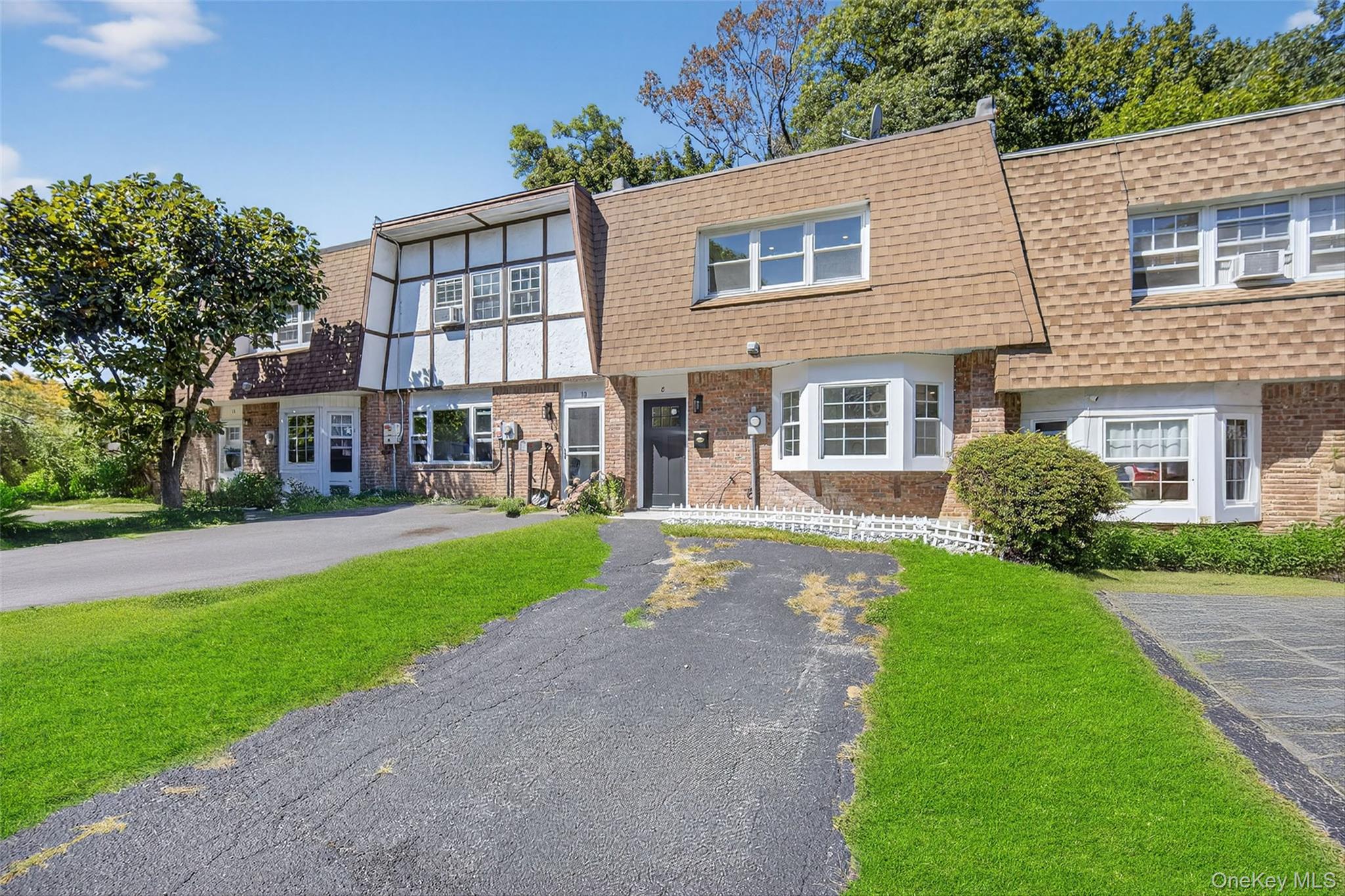 8 Roundtree Court, Beacon, NY 12508