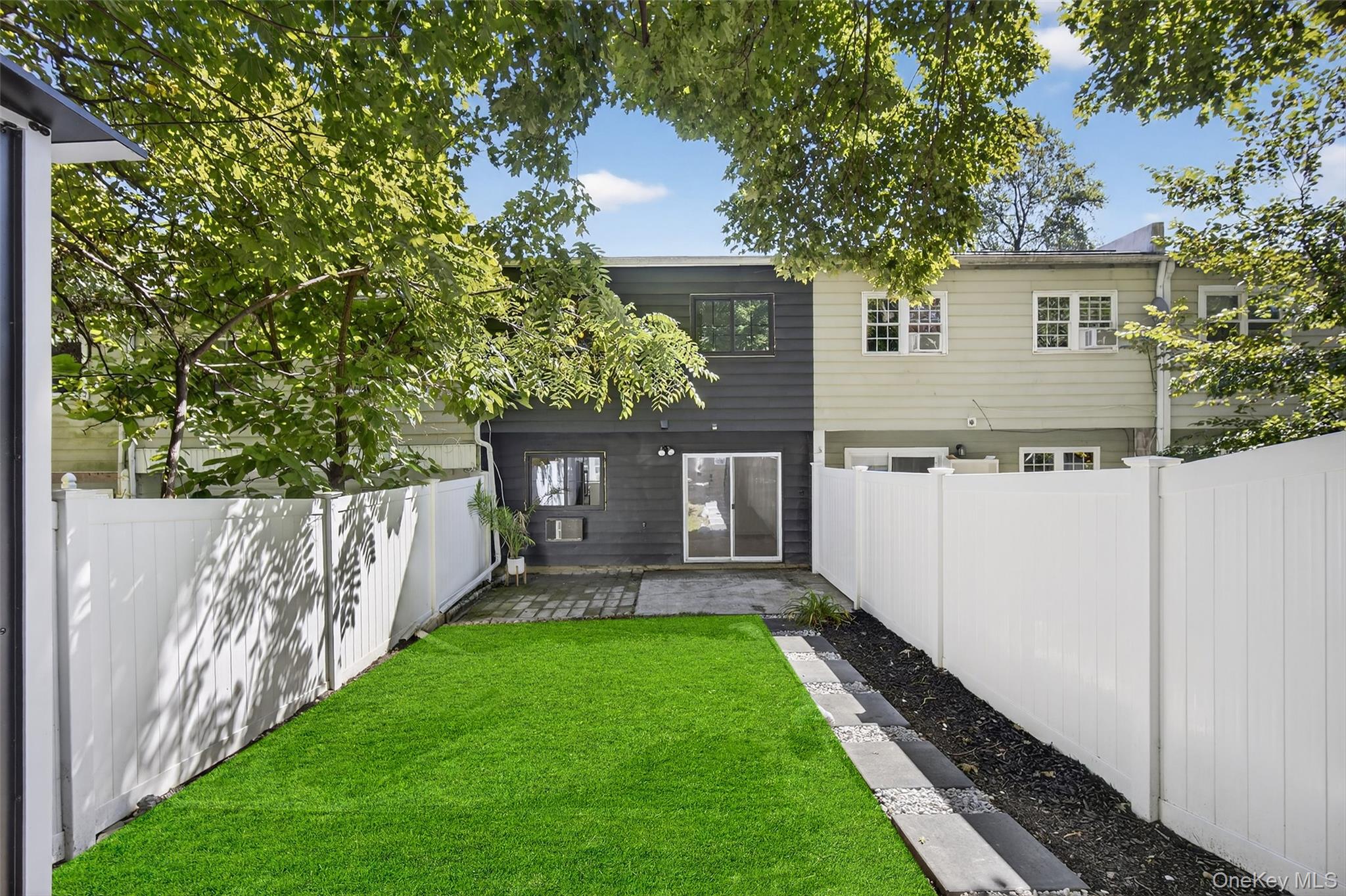 8 Roundtree Court, Beacon, NY 12508