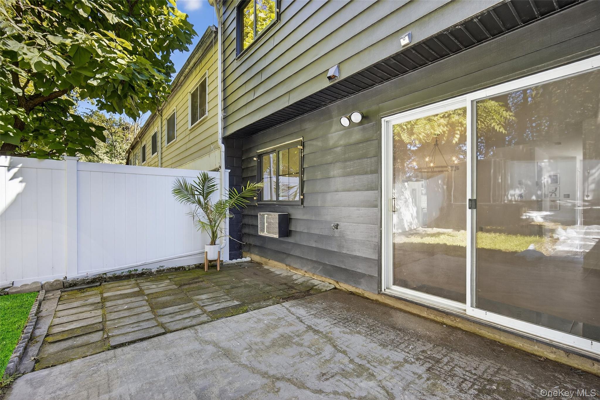 8 Roundtree Court, Beacon, NY 12508