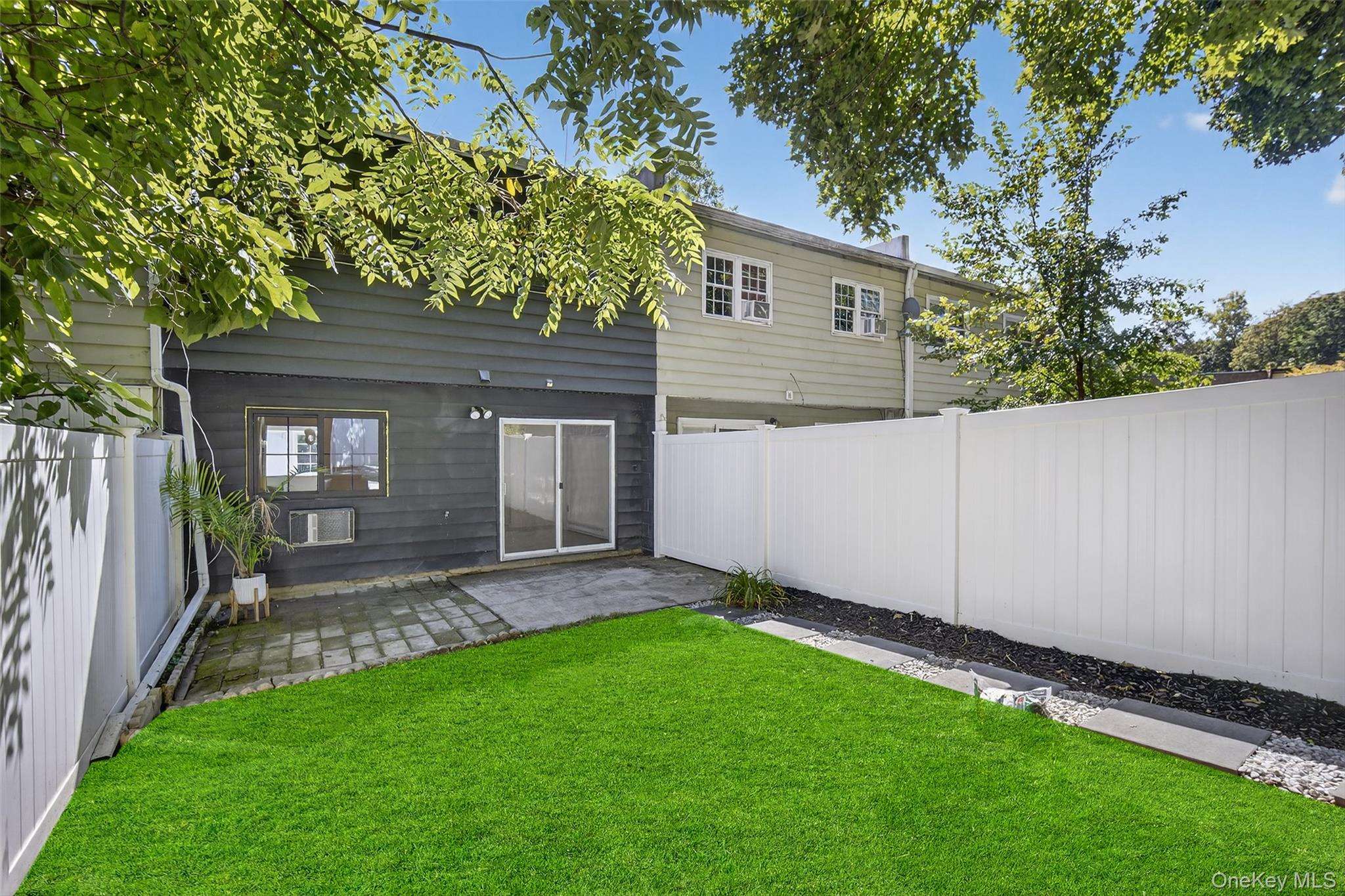 8 Roundtree Court, Beacon, NY 12508