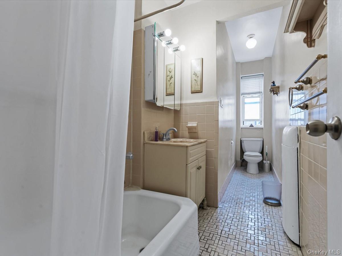 11034 73rd Road # 4F, Forest Hills, NY 11375