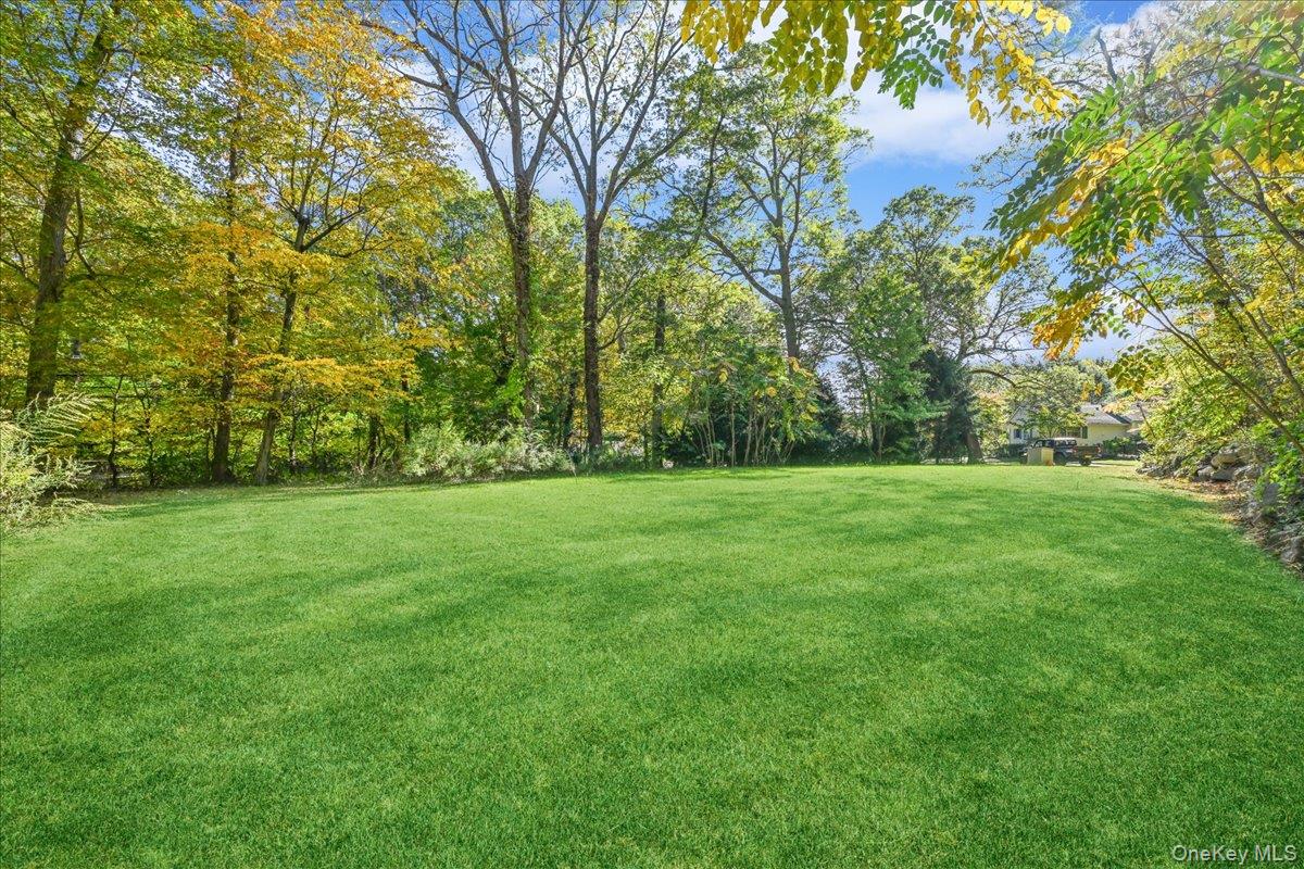 15 Centerport Road, Greenlawn, NY 11740