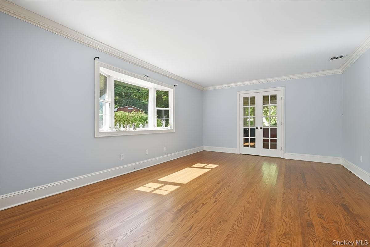 15 Centerport Road, Greenlawn, NY 11740