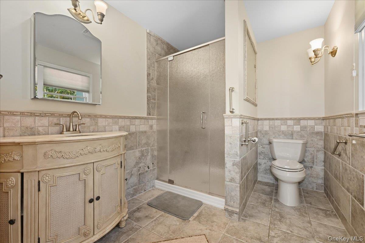 15 Centerport Road, Greenlawn, NY 11740