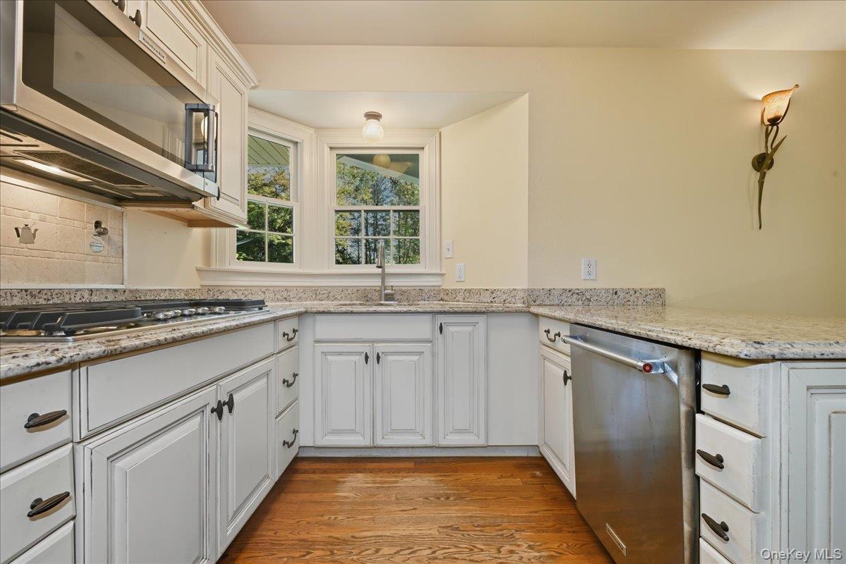 15 Centerport Road, Greenlawn, NY 11740