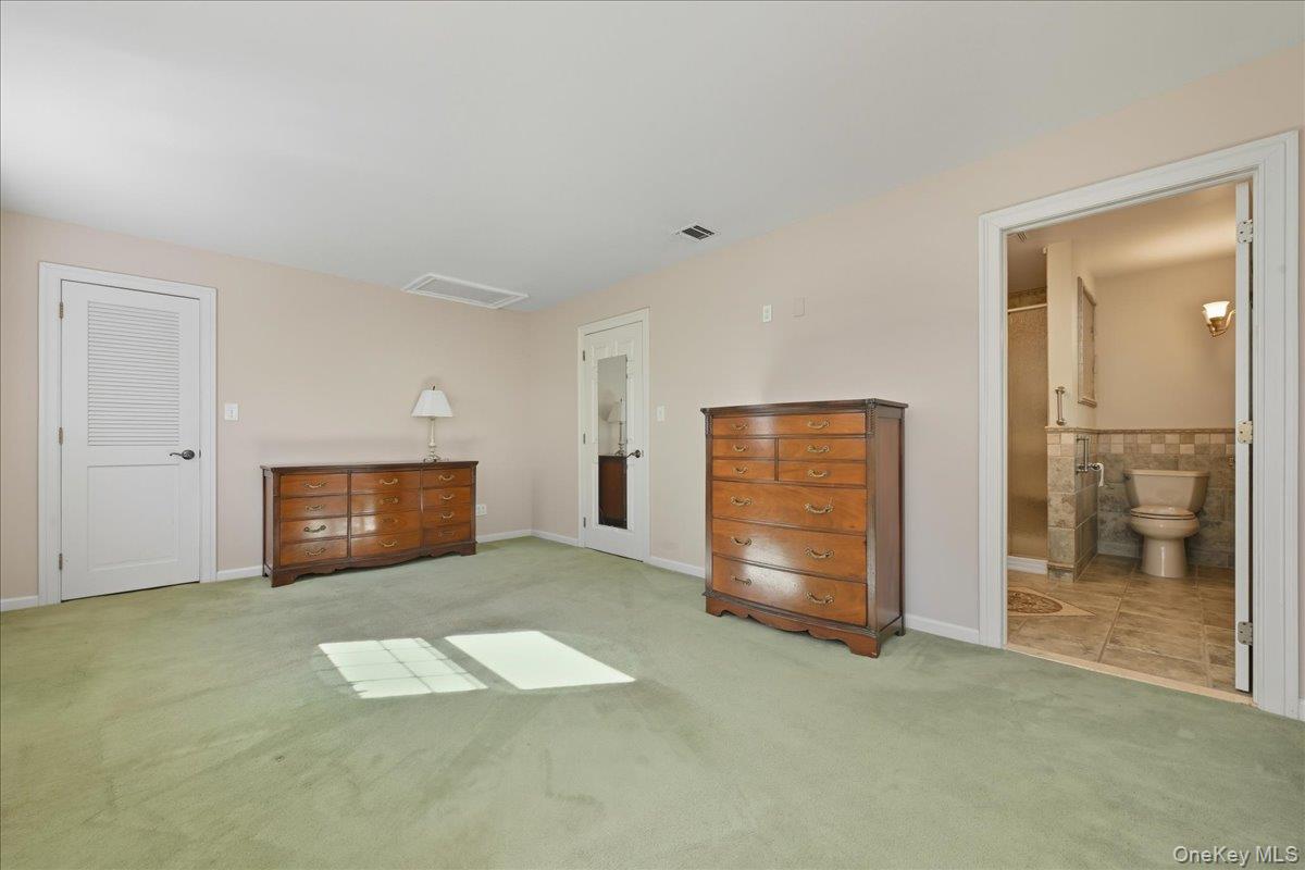 15 Centerport Road, Greenlawn, NY 11740