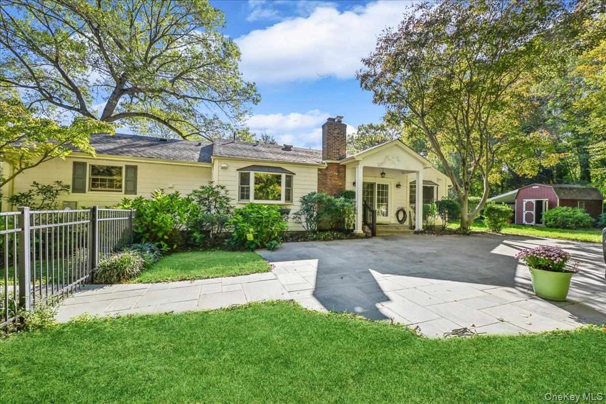 15 Centerport Road, Greenlawn, NY 11740