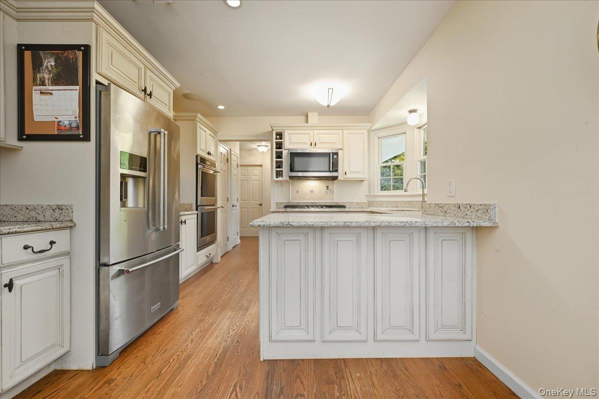 15 Centerport Road, Greenlawn, NY 11740