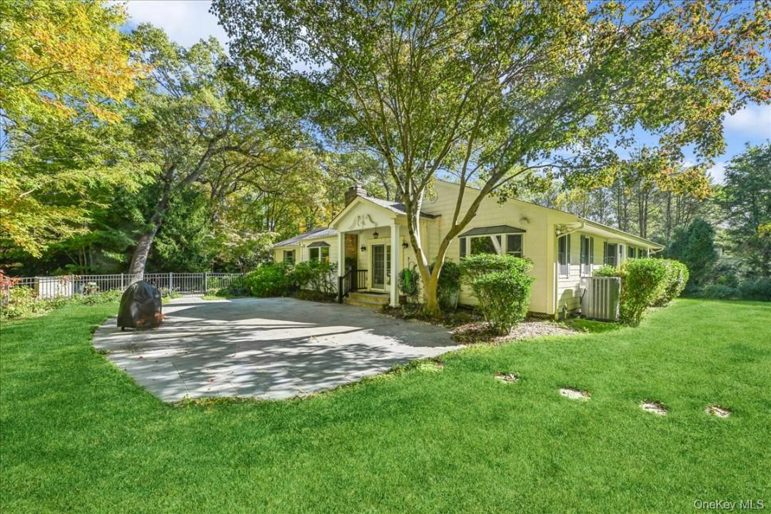 15 Centerport Road, Greenlawn, NY 11740