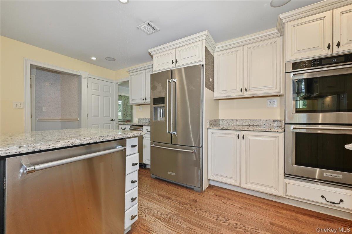 15 Centerport Road, Greenlawn, NY 11740