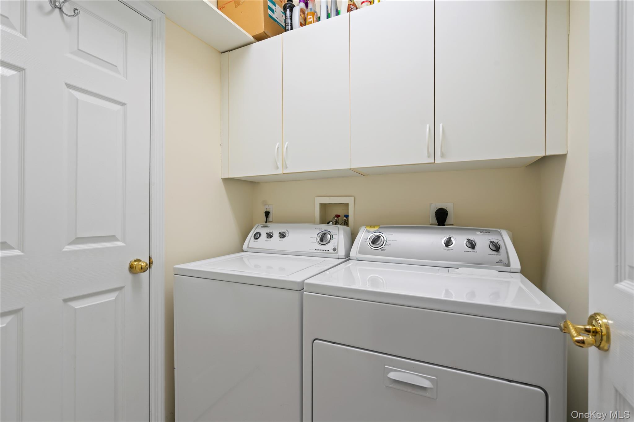 30 Sagamore Drive, Plainview, NY 11803