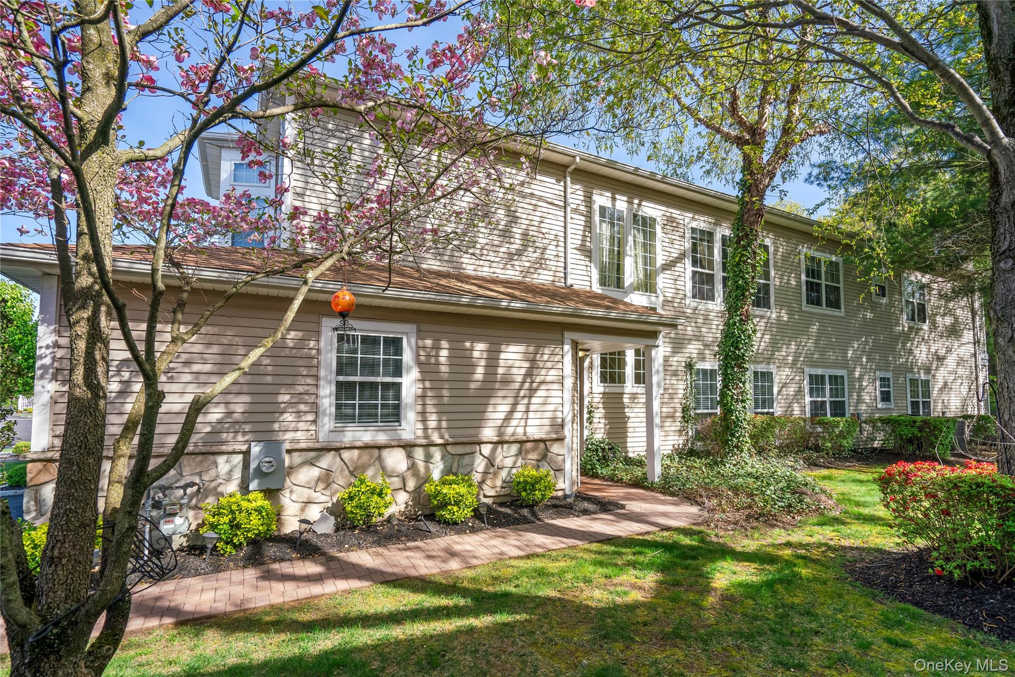 30 Sagamore Drive, Plainview, NY 11803