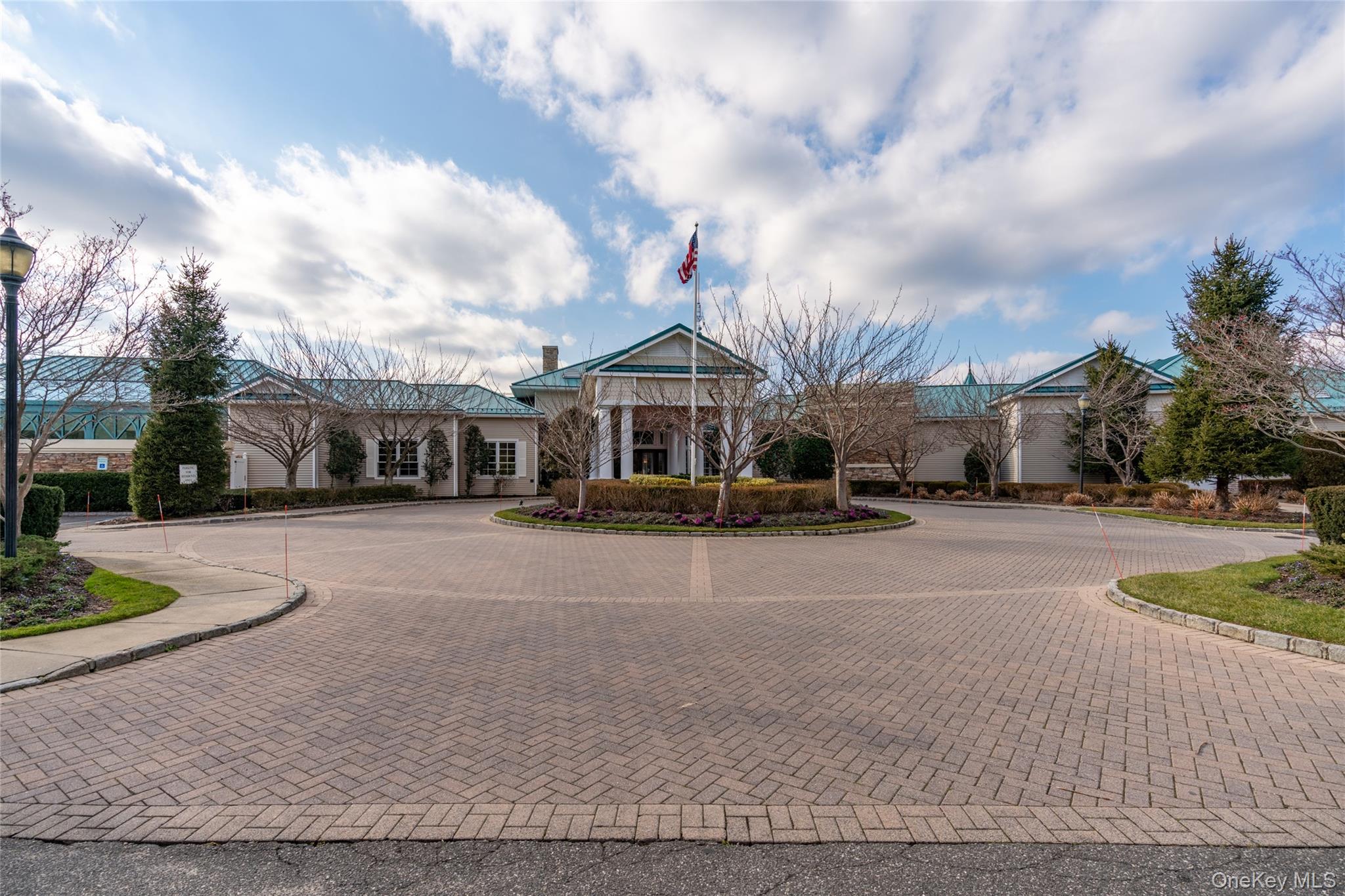 30 Sagamore Drive, Plainview, NY 11803