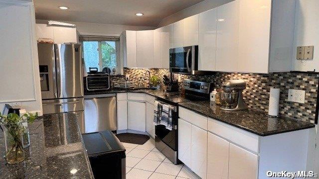 12 Deamer Court, Huntington Station, NY 11746