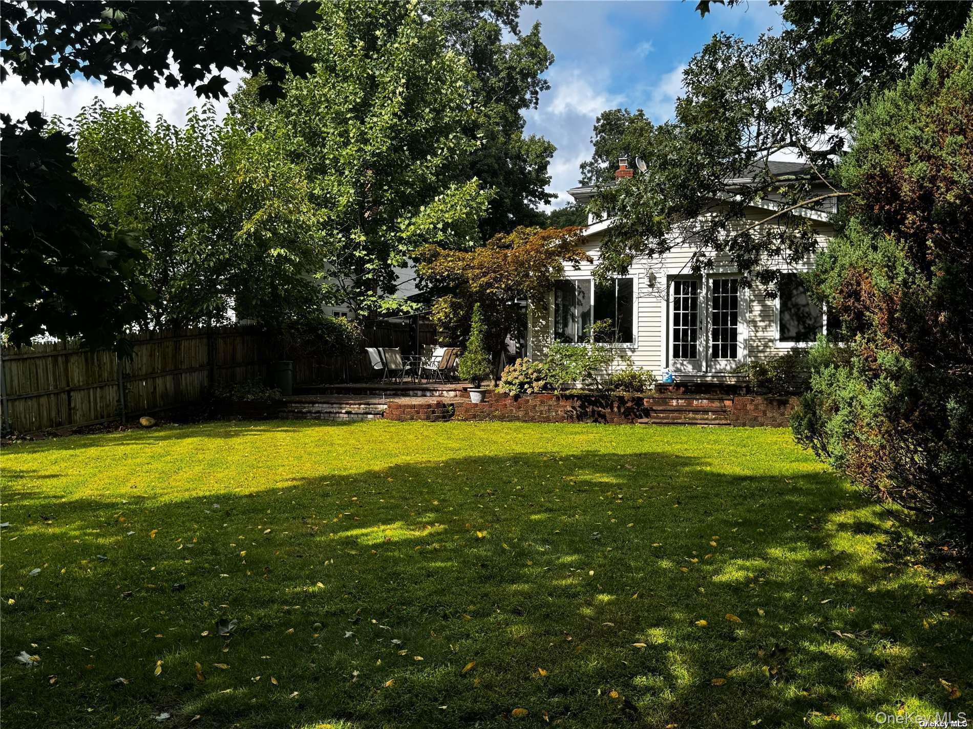 12 Deamer Court, Huntington Station, NY 11746