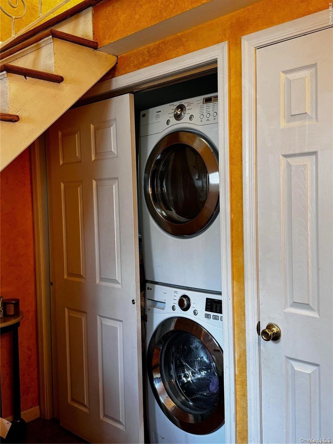 12 Deamer Court, Huntington Station, NY 11746