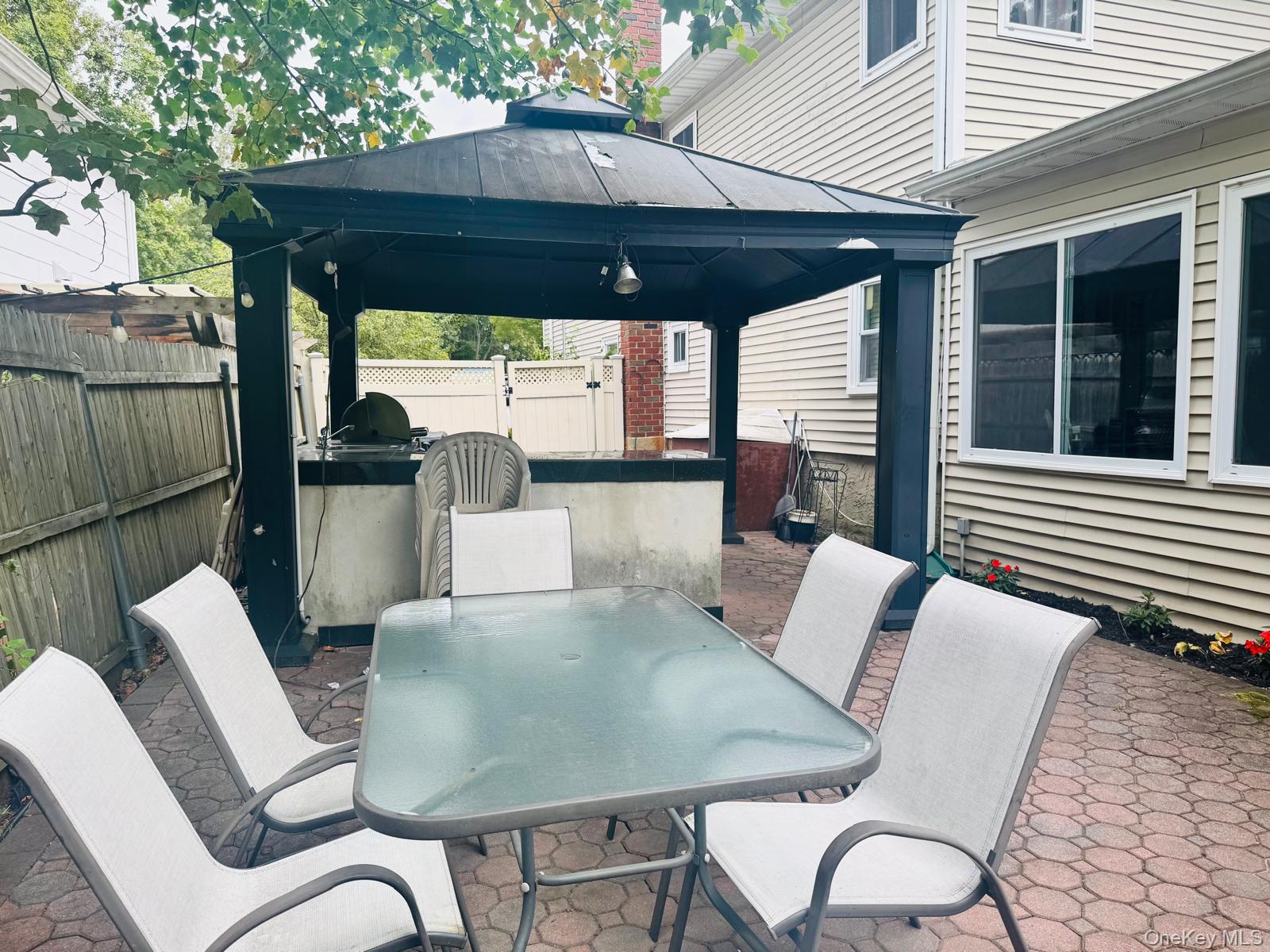 12 Deamer Court, Huntington Station, NY 11746