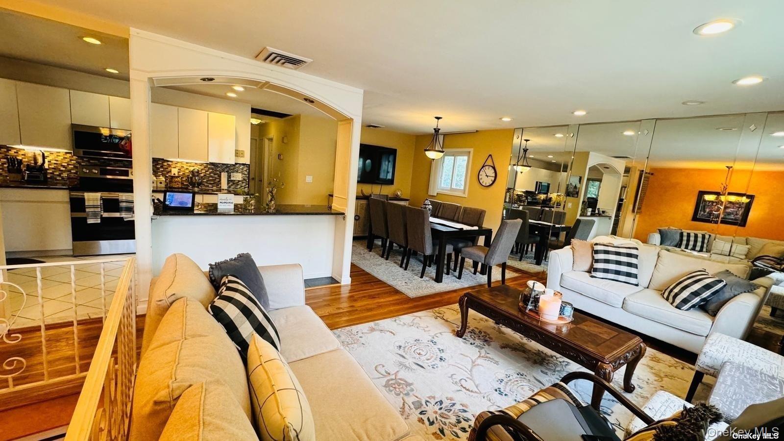 12 Deamer Court, Huntington Station, NY 11746