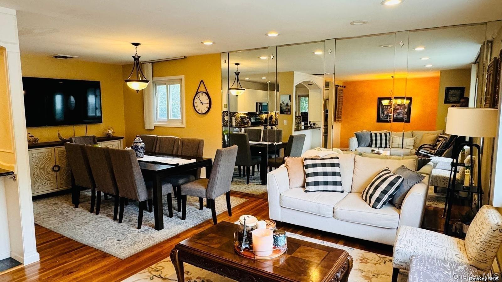 12 Deamer Court, Huntington Station, NY 11746