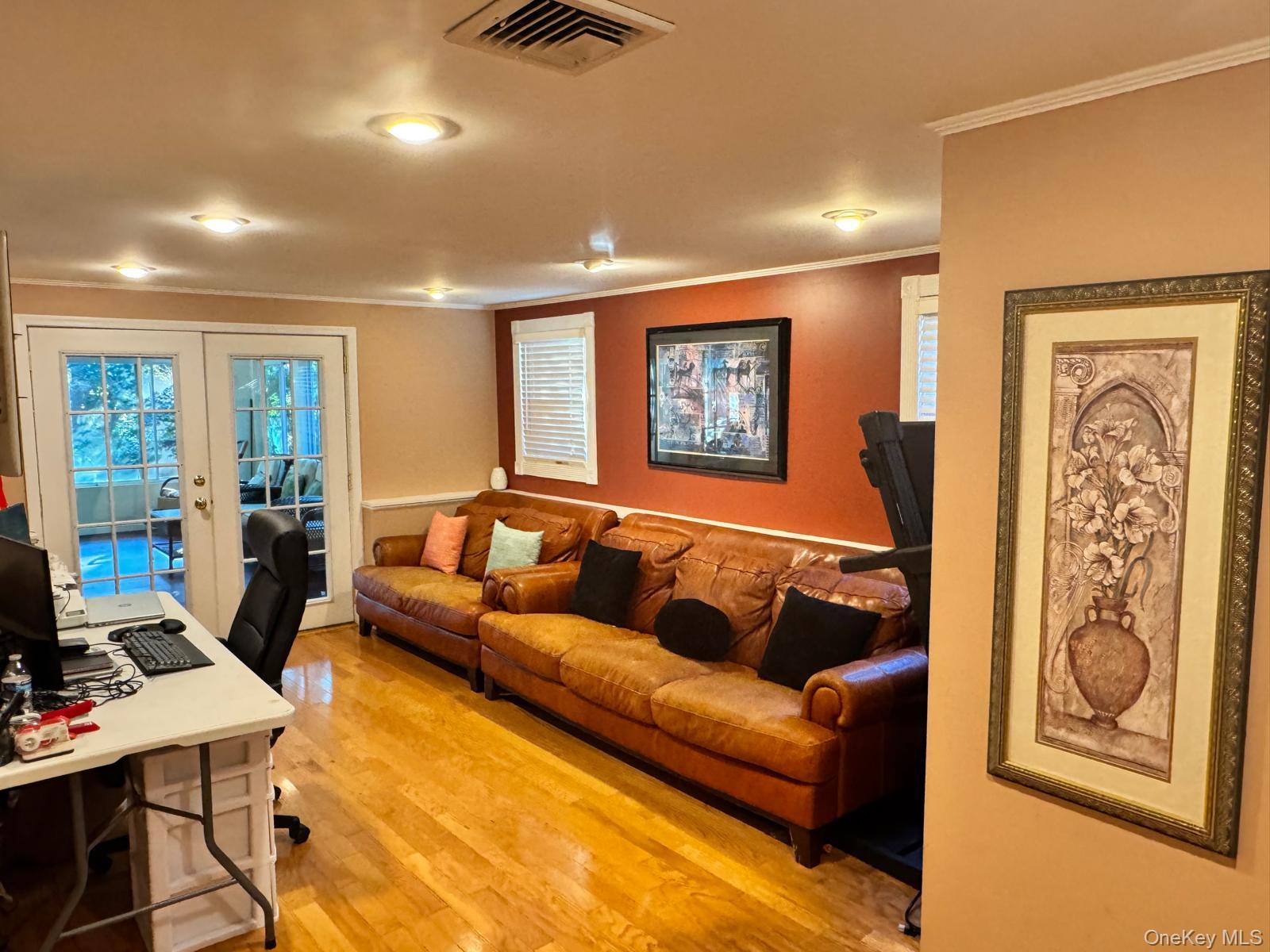 12 Deamer Court, Huntington Station, NY 11746