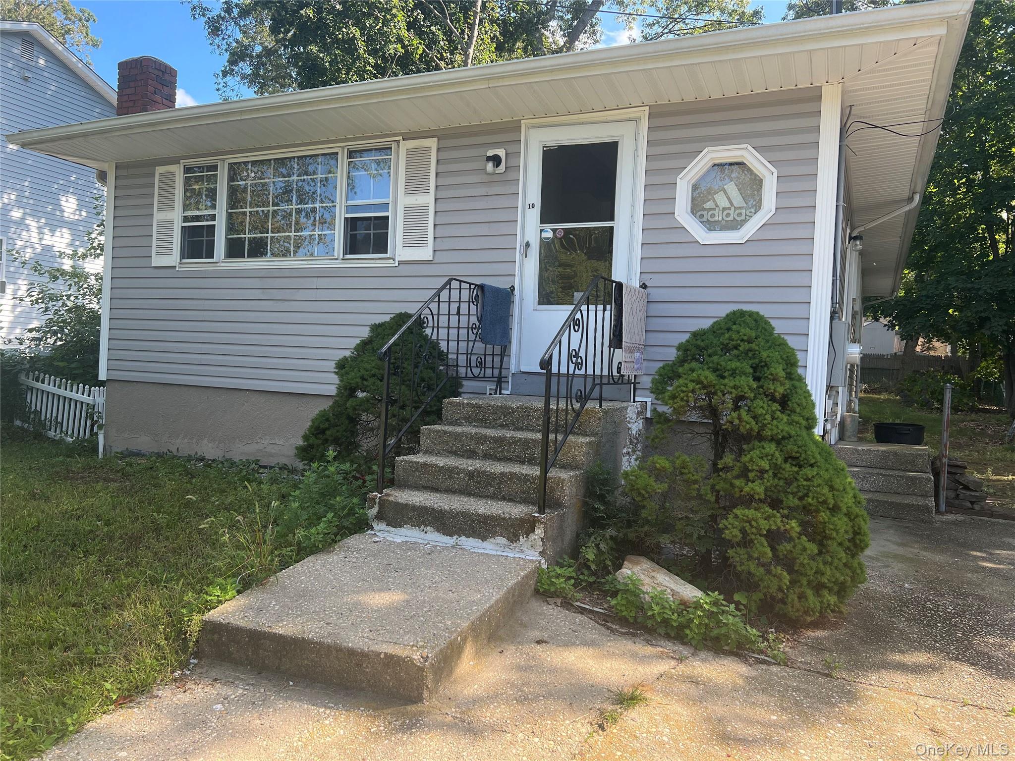 10 Cedarhurst Avenue, Selden, NY 11784