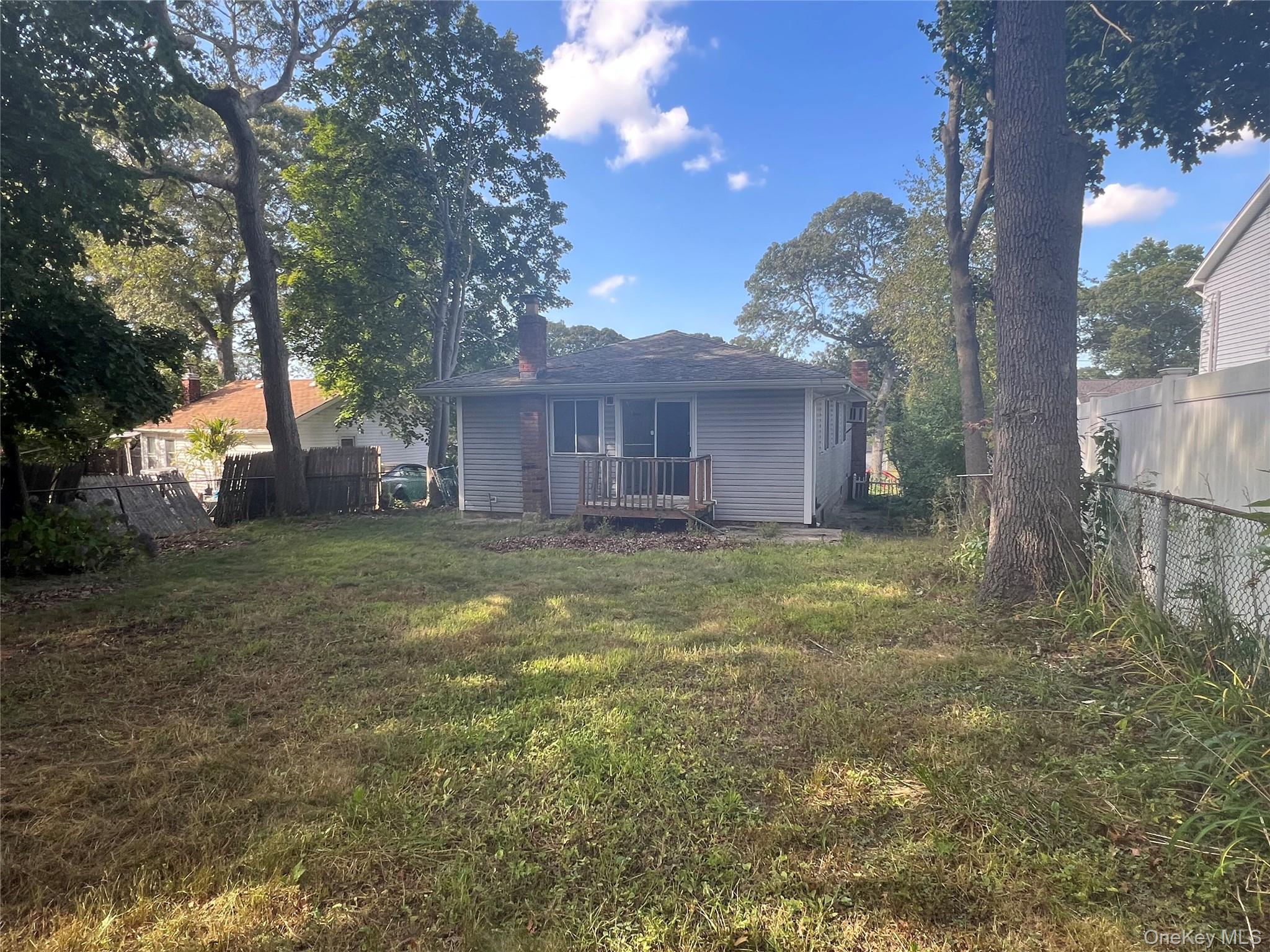 10 Cedarhurst Avenue, Selden, NY 11784