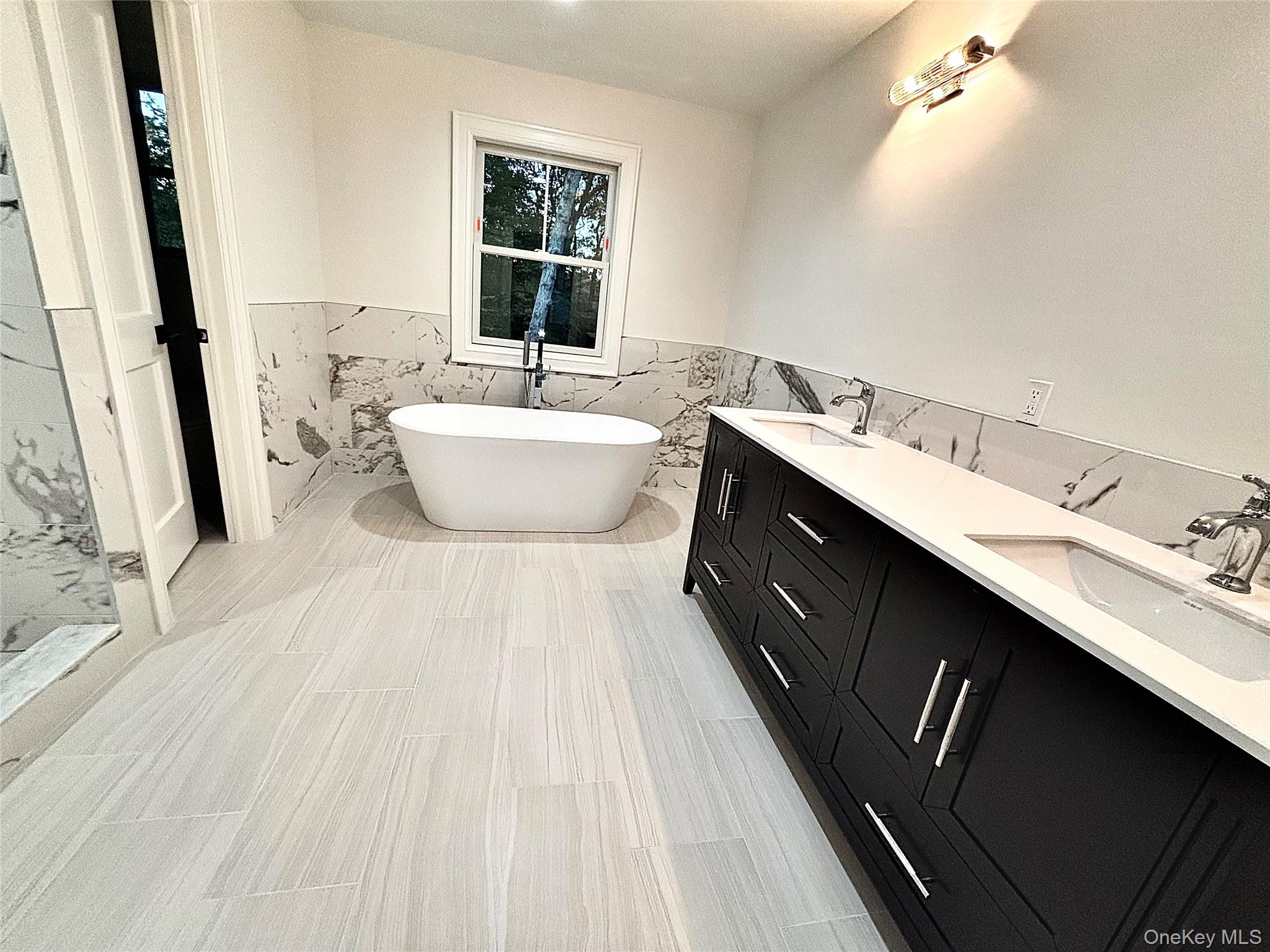 165 Main Avenue, Lake Grove, NY 11755