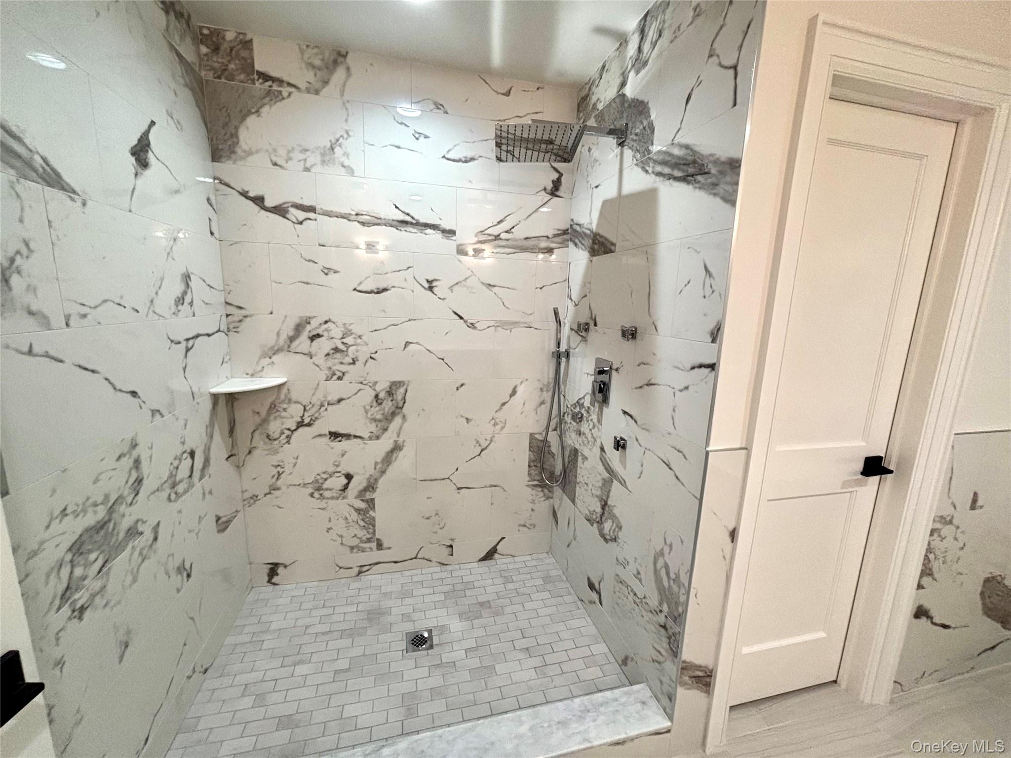 165 Main Avenue, Lake Grove, NY 11755