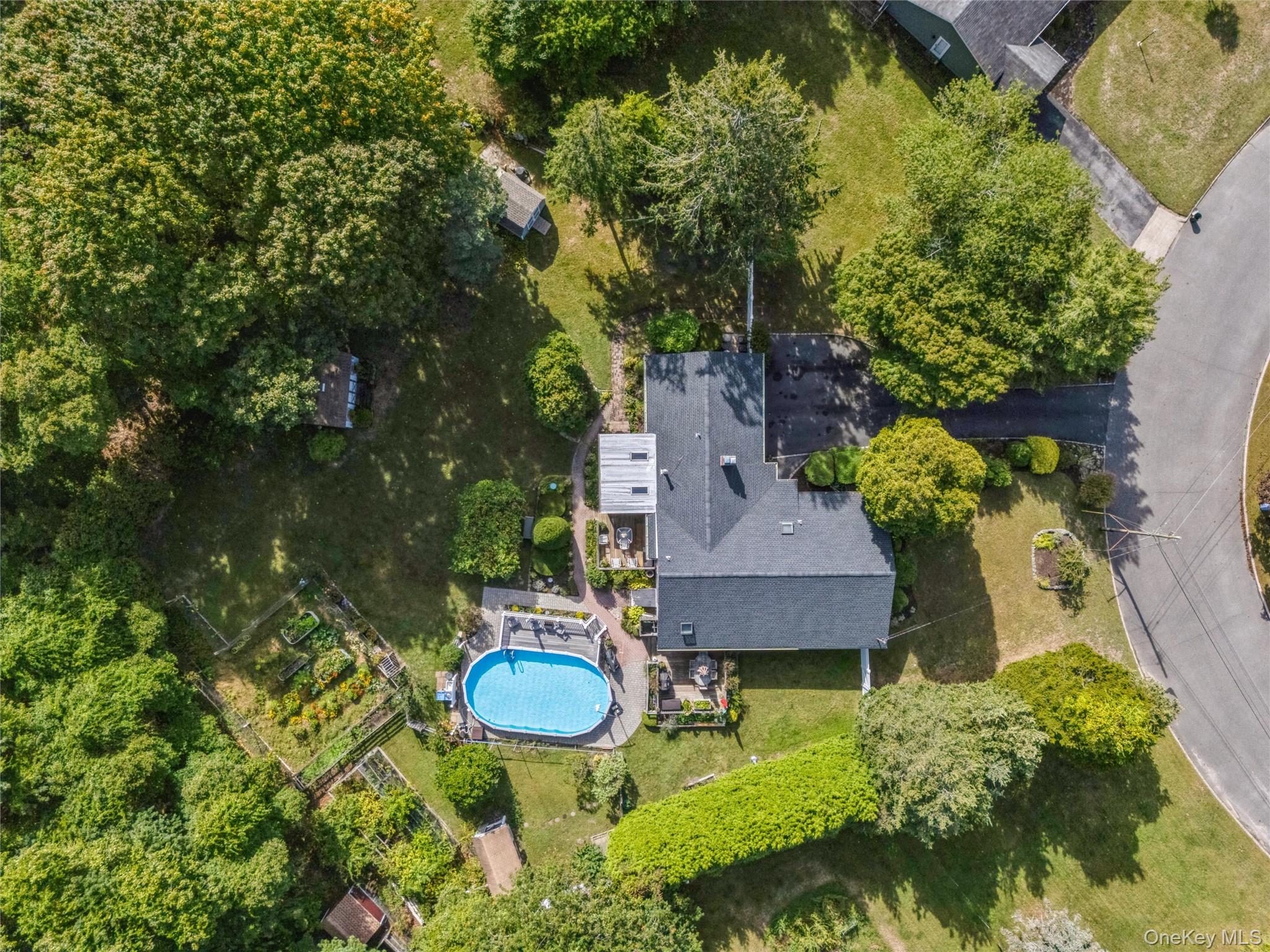 9 Monte Lane, Center Moriches, NY 11934