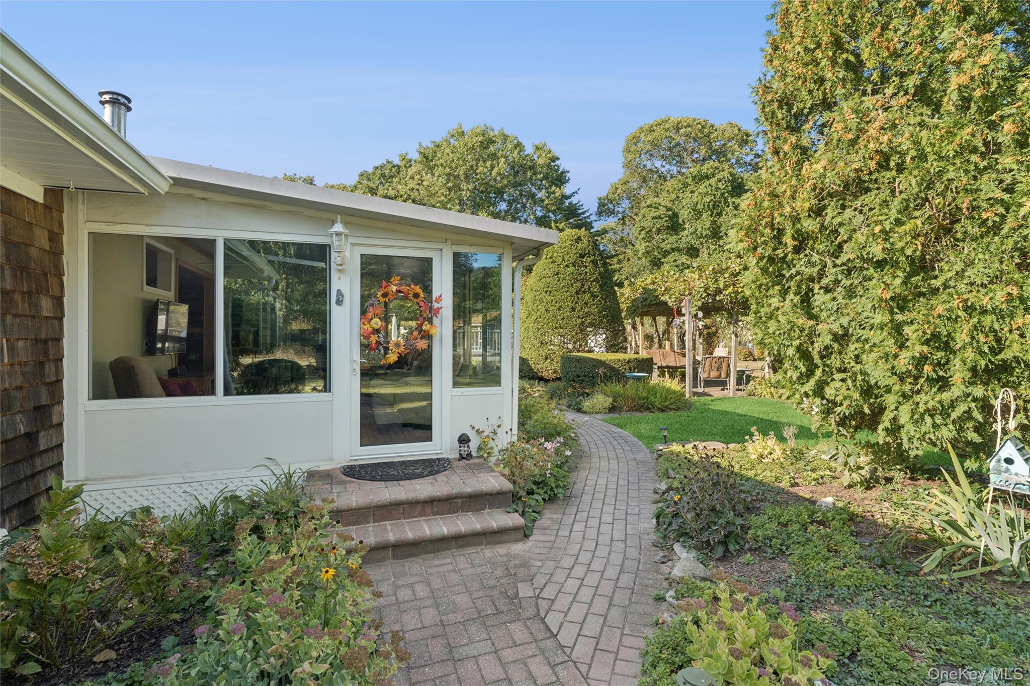 9 Monte Lane, Center Moriches, NY 11934