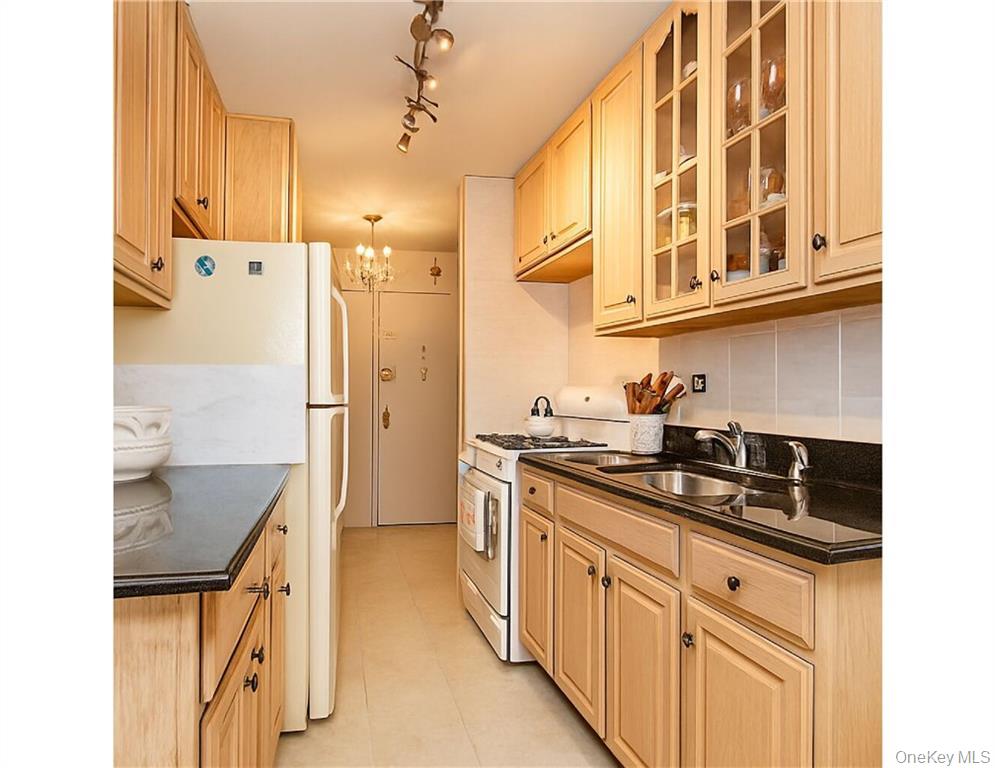 2475 W 16th St # 17G, Brooklyn, NY 11214