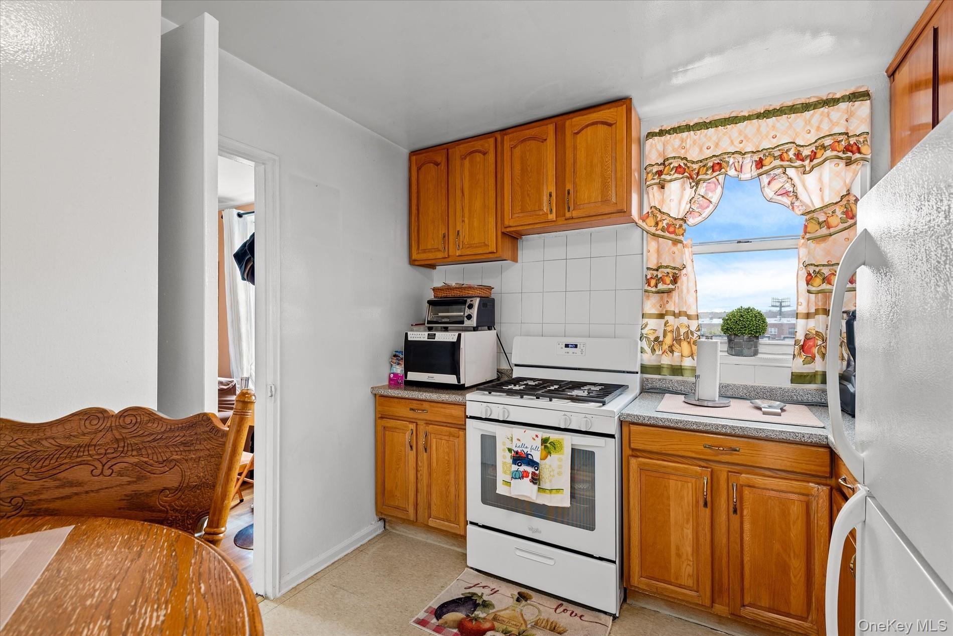 60-11 Broadway # 3C, Woodside, NY 11377