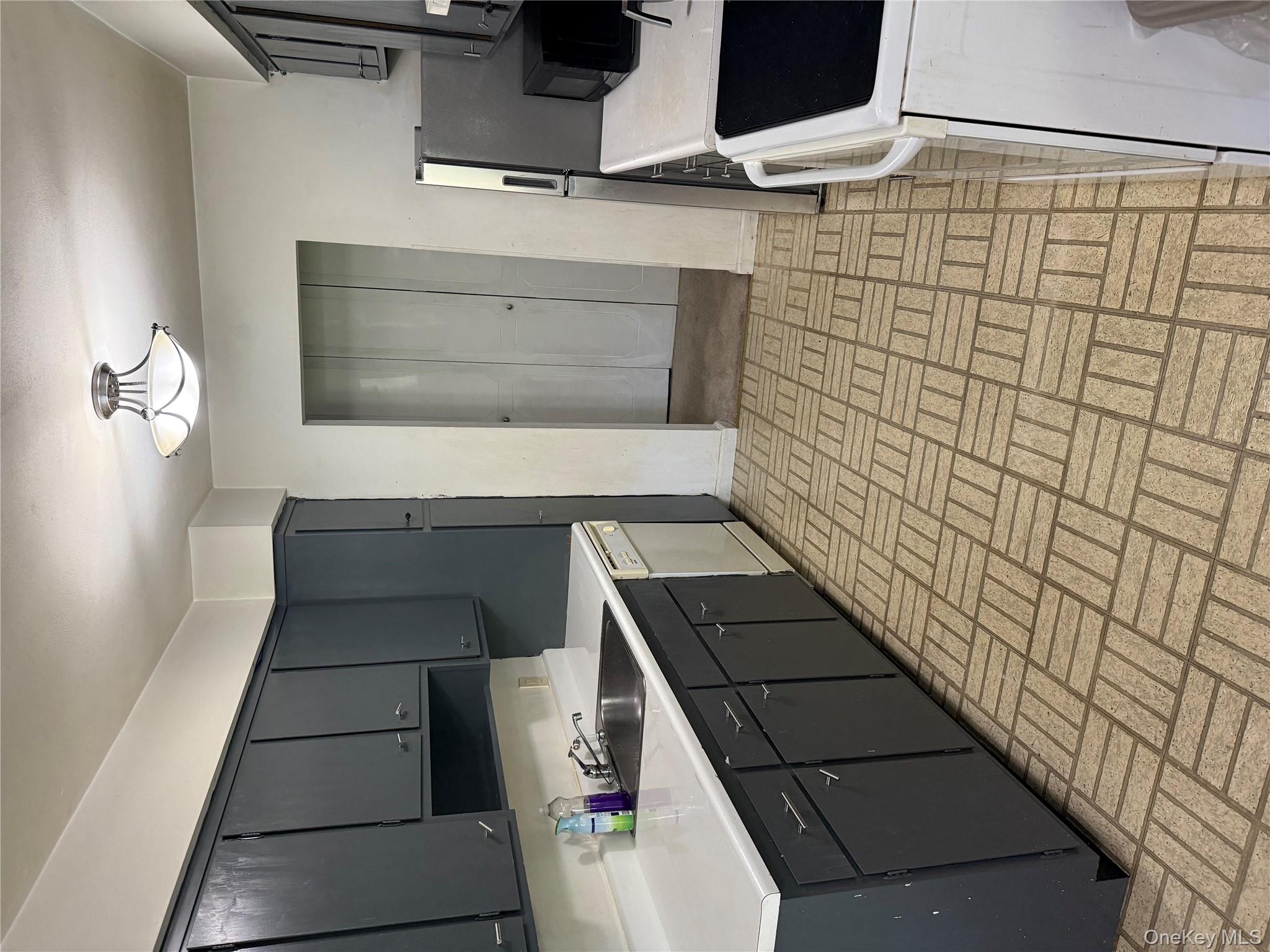 10 Oakwood Terrace # 65, New Windsor, NY 12553