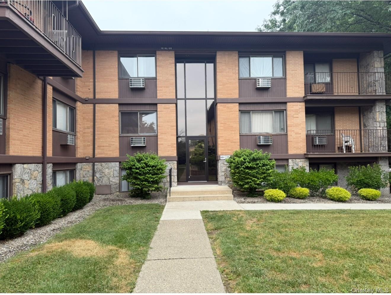 10 Oakwood Terrace # 65, New Windsor, NY 12553