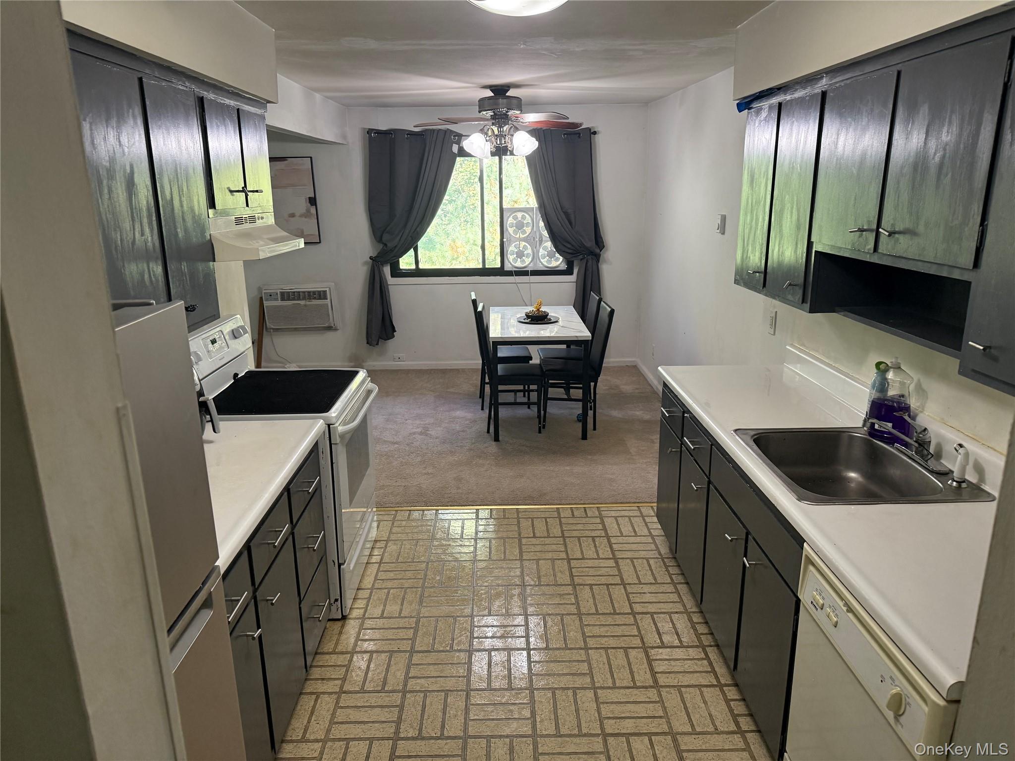 10 Oakwood Terrace # 65, New Windsor, NY 12553