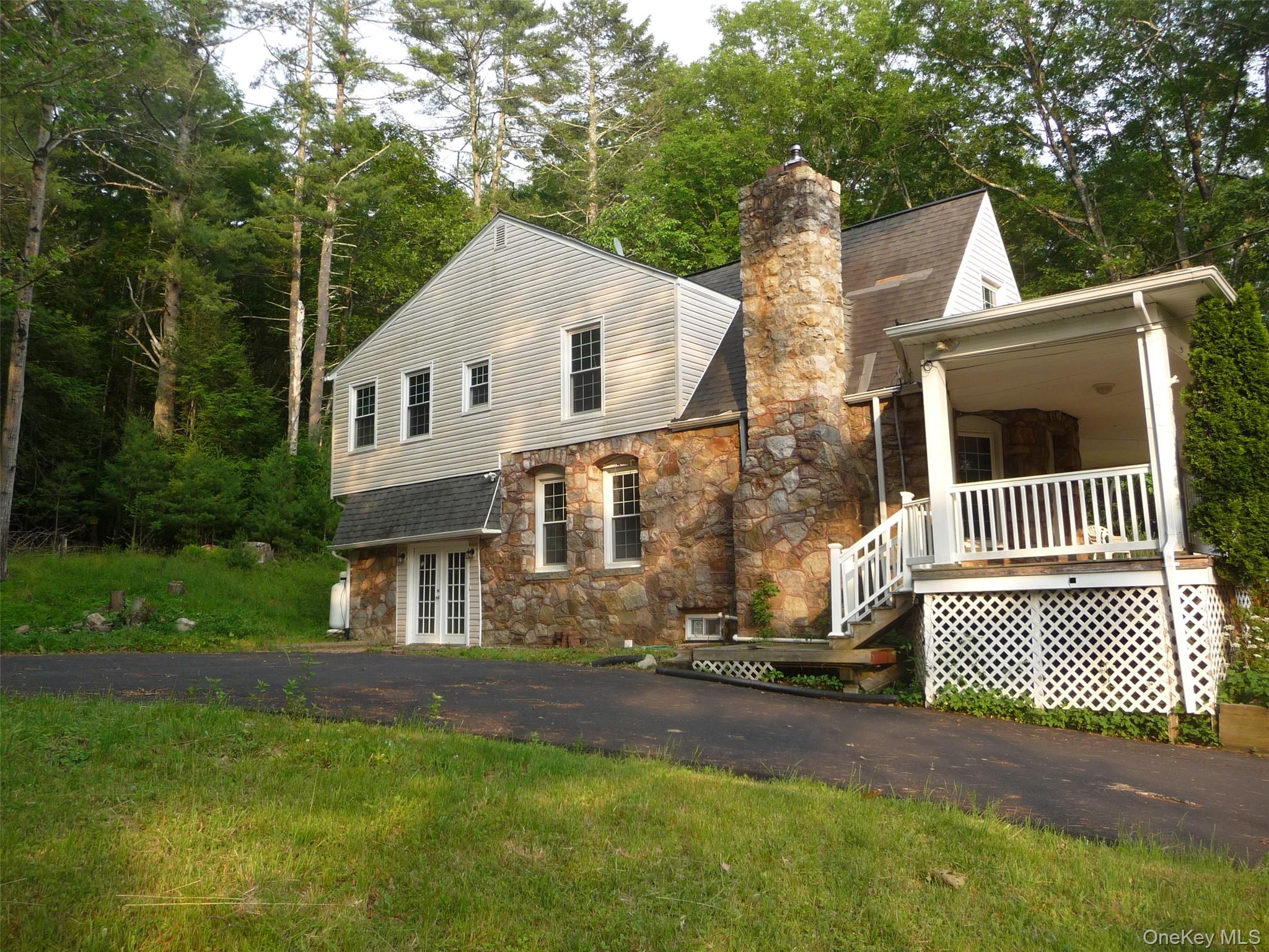 196 Oakland Valley Road, Cuddebackville, NY 12729