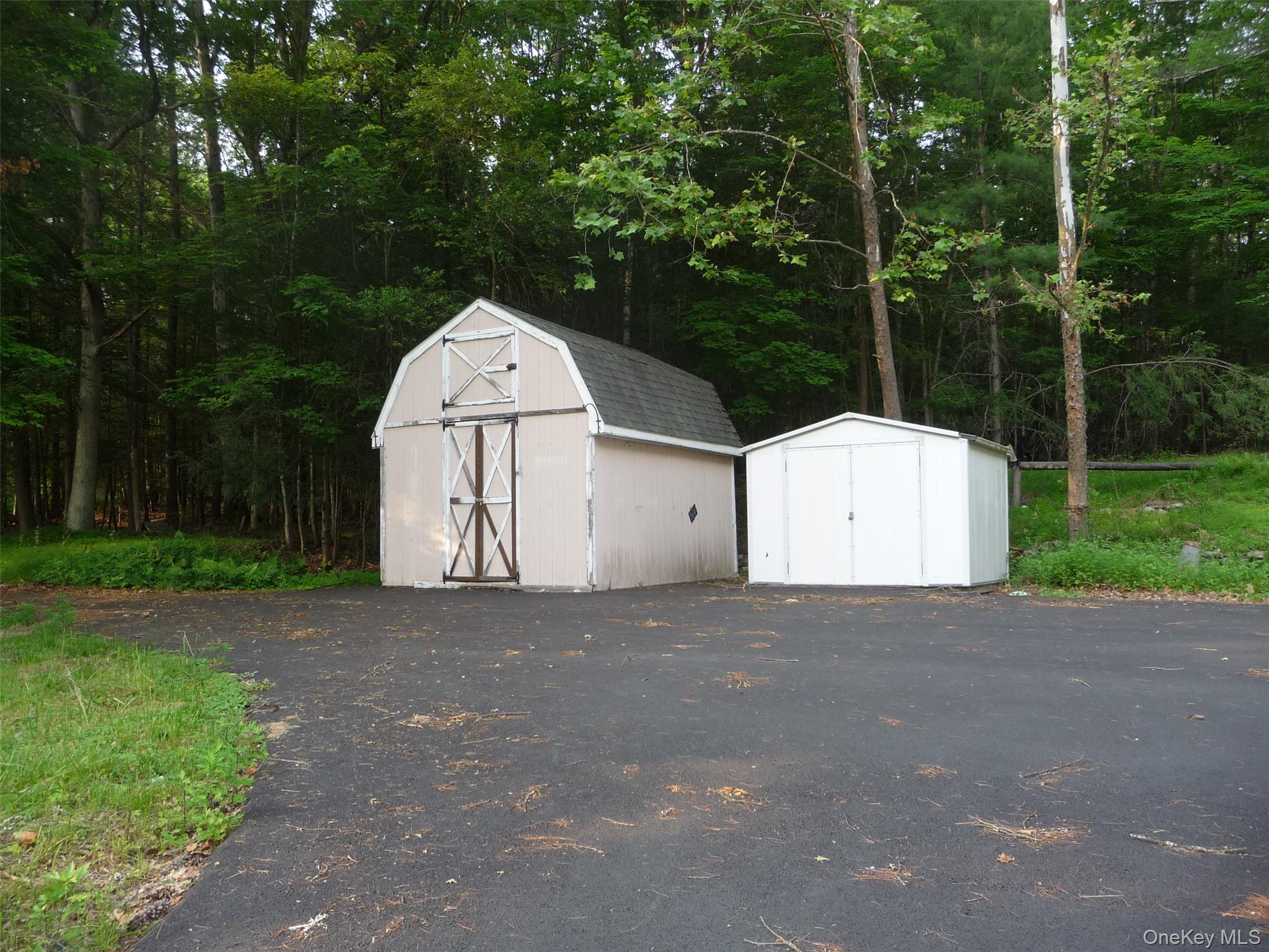 196 Oakland Valley Road, Cuddebackville, NY 12729