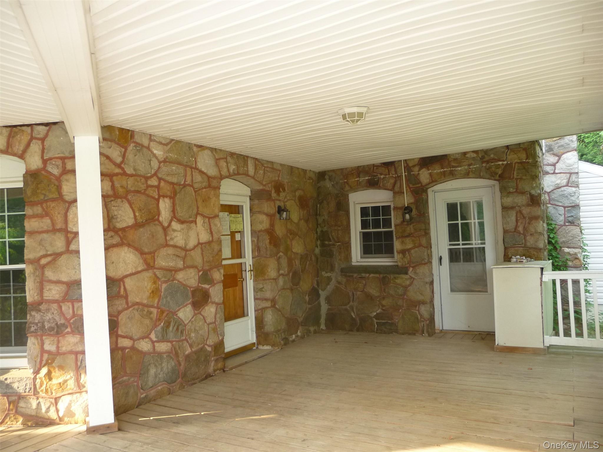 196 Oakland Valley Road, Cuddebackville, NY 12729