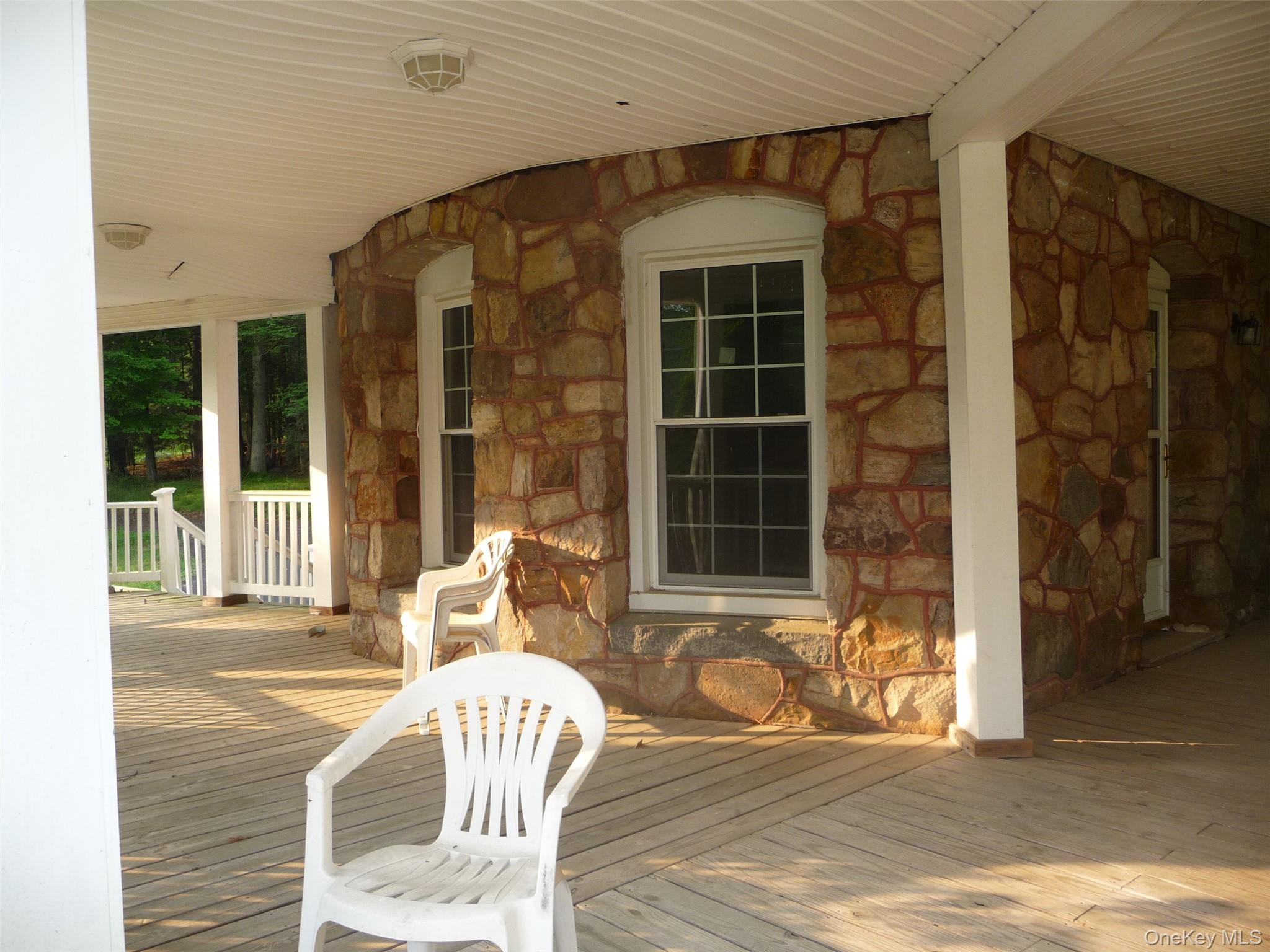 196 Oakland Valley Road, Cuddebackville, NY 12729