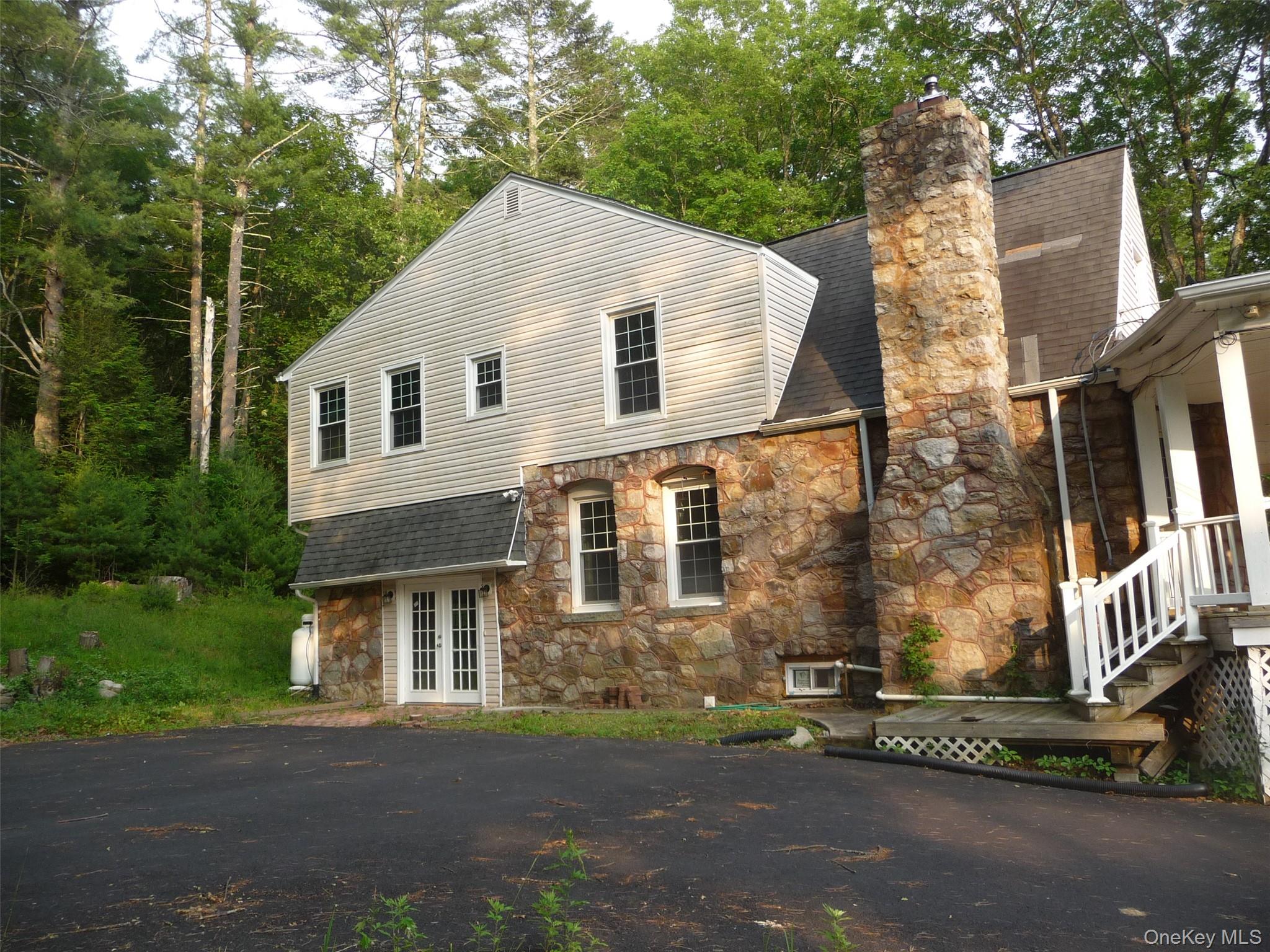 196 Oakland Valley Road, Cuddebackville, NY 12729