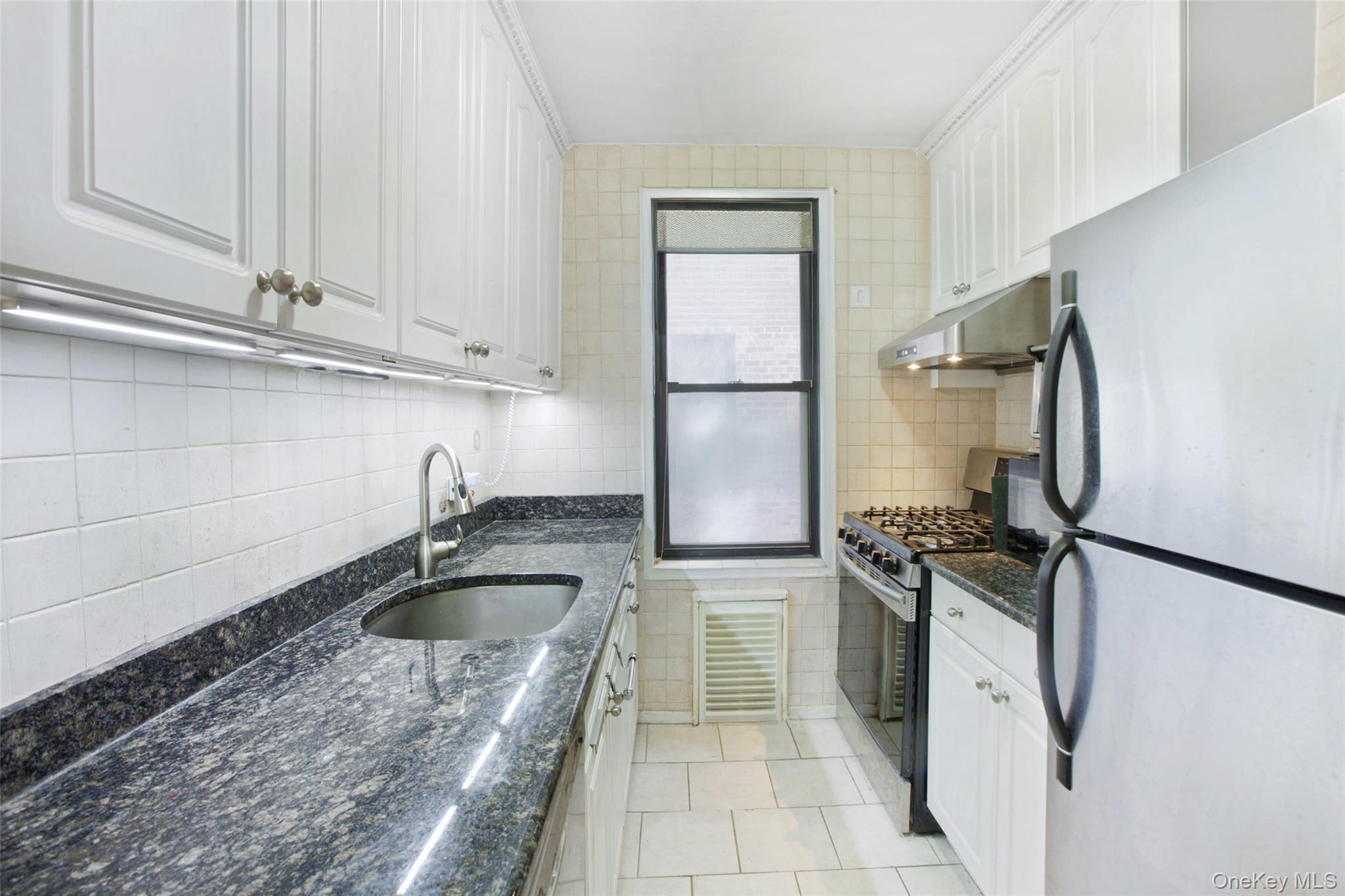 224-24 Union Turnpike # 2N, Oakland Gardens, NY 11364