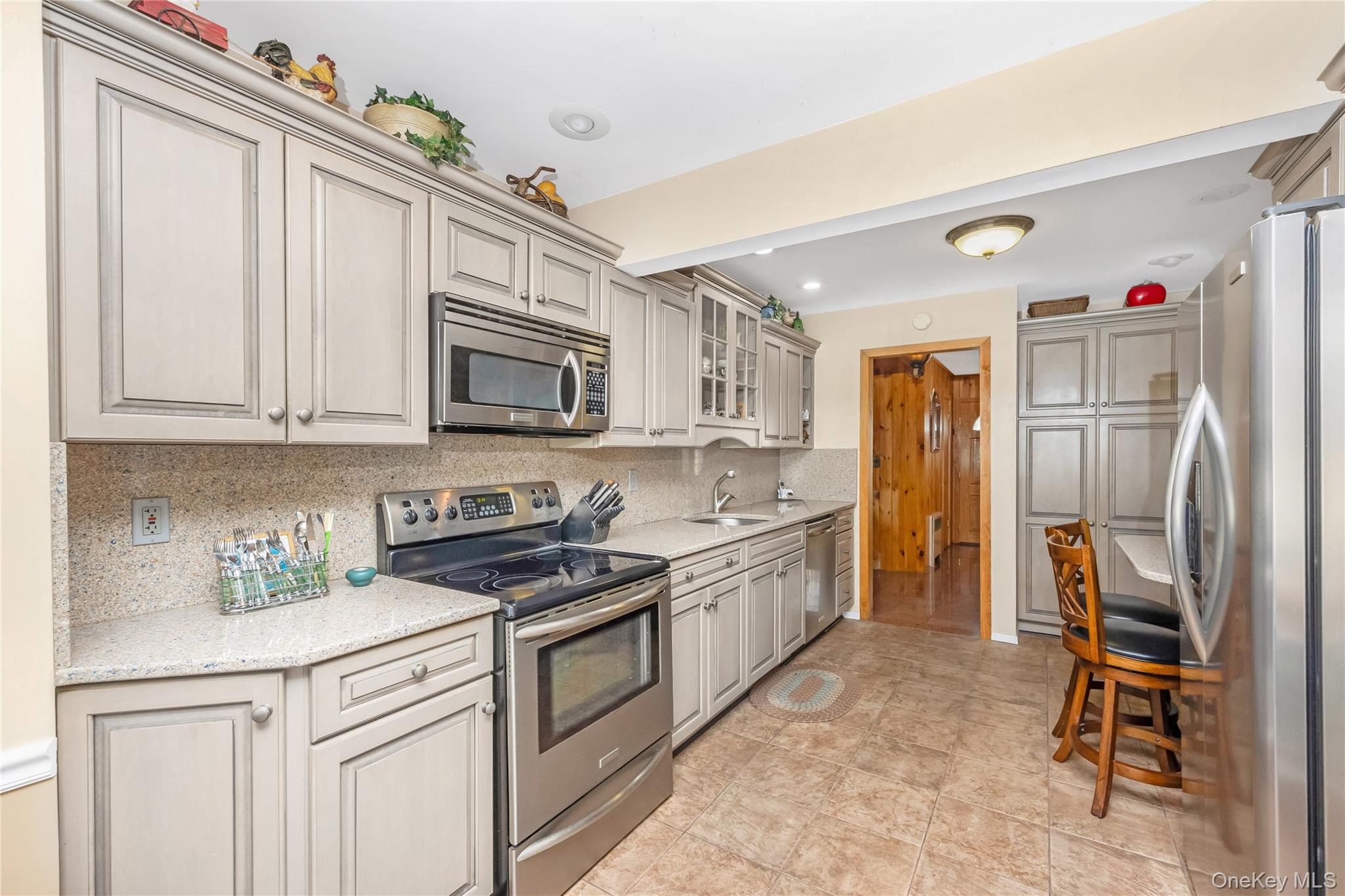 40 Damin Drive, Farmingdale, NY 11735