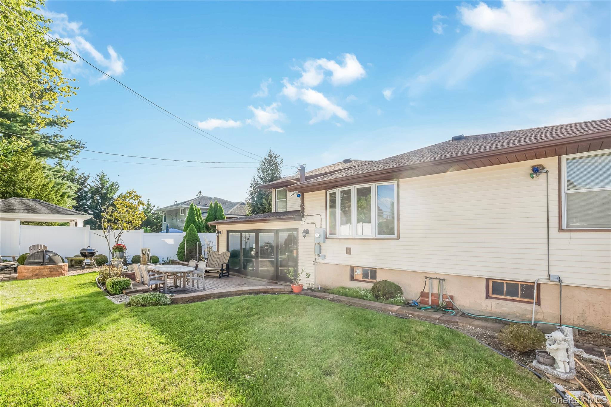 40 Damin Drive, Farmingdale, NY 11735