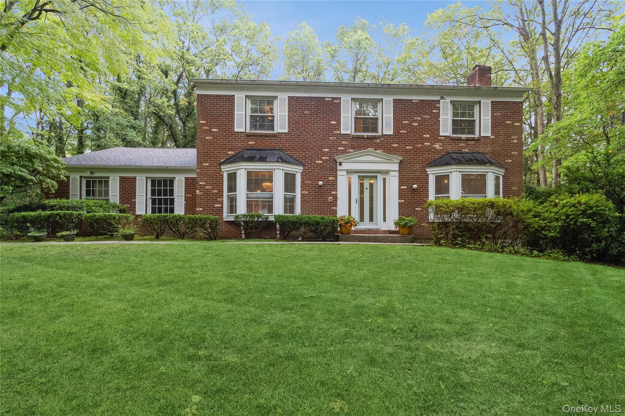 4 Pembury Court, Melville, NY 11747