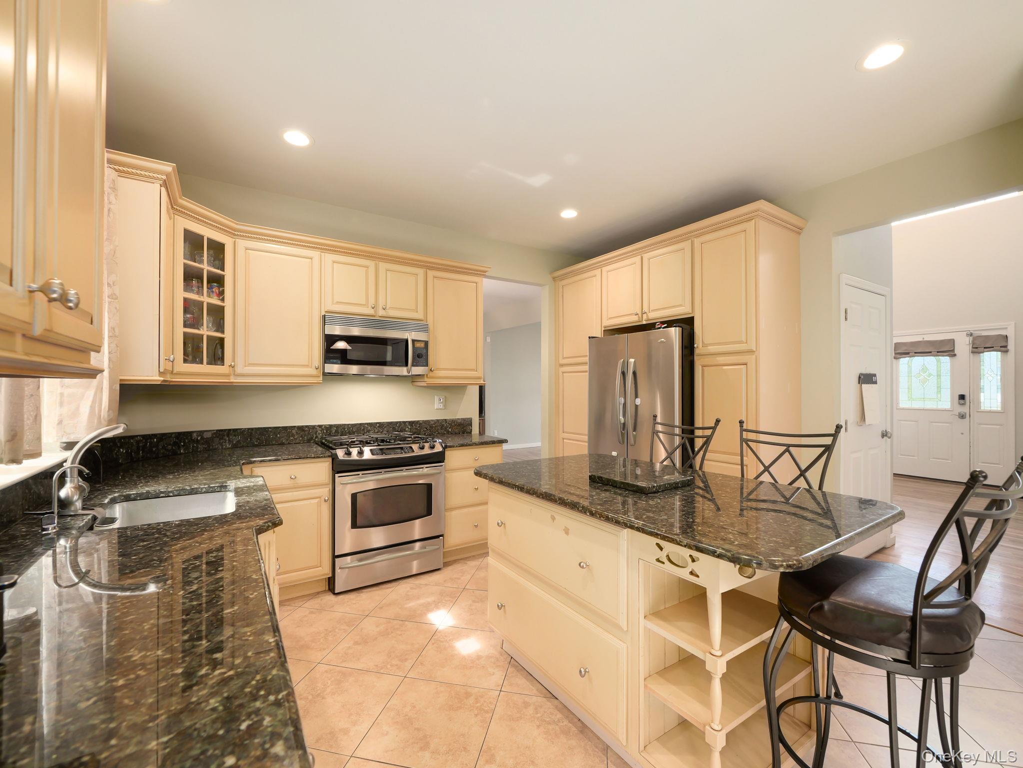 74 Red Maple Way, New Windsor, NY 12553