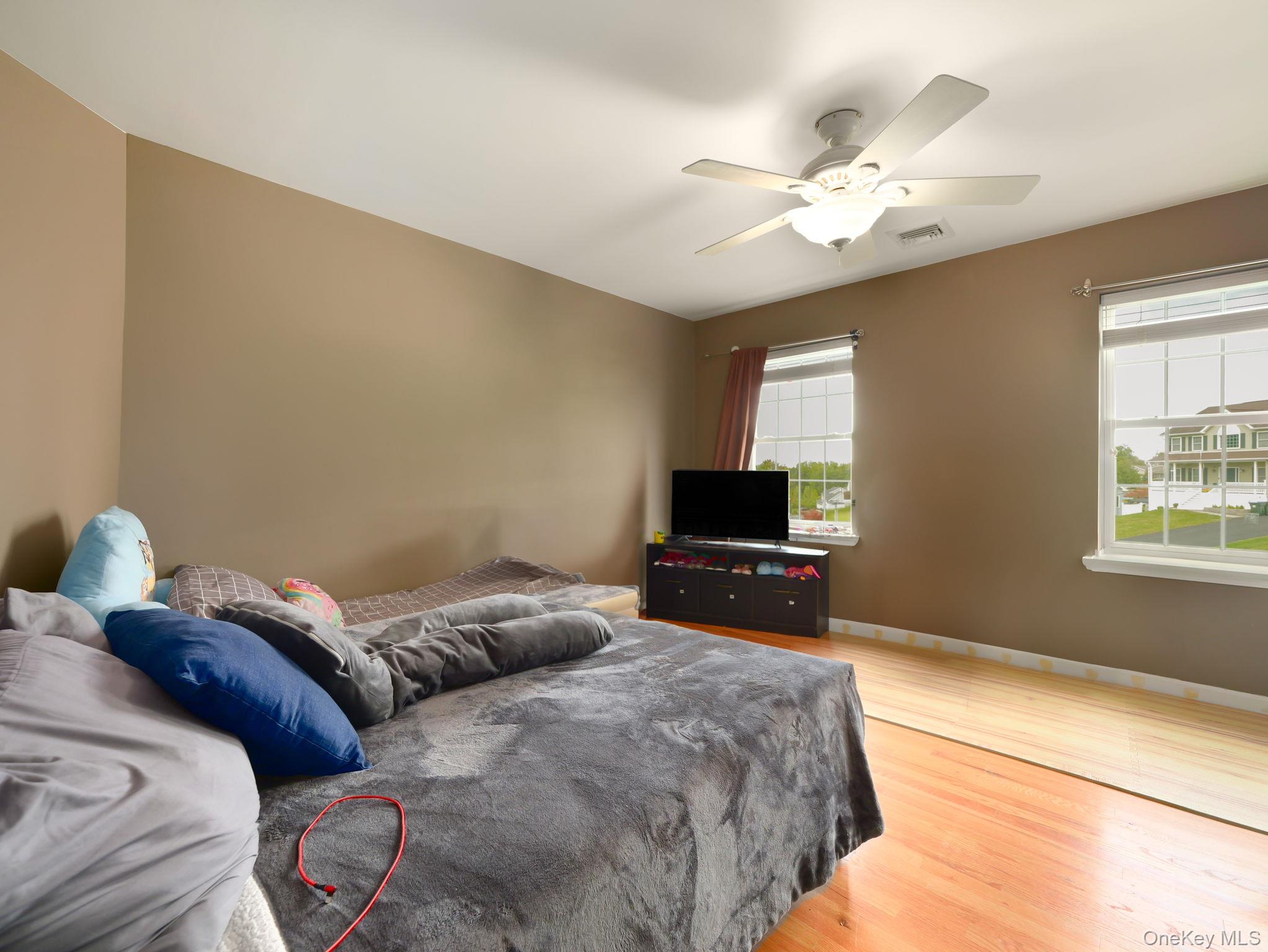 74 Red Maple Way, New Windsor, NY 12553